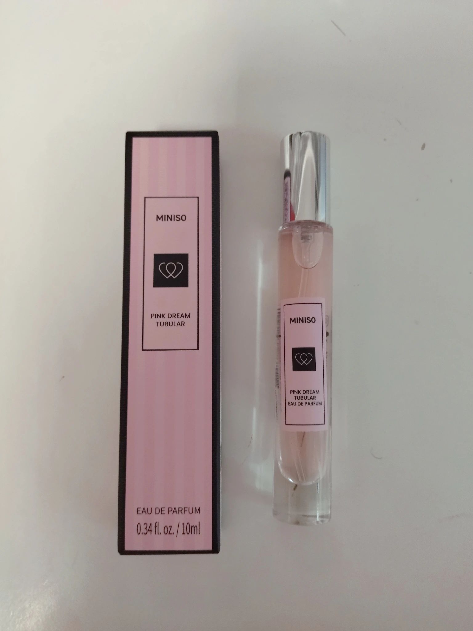 Foto del profumo e la confezione