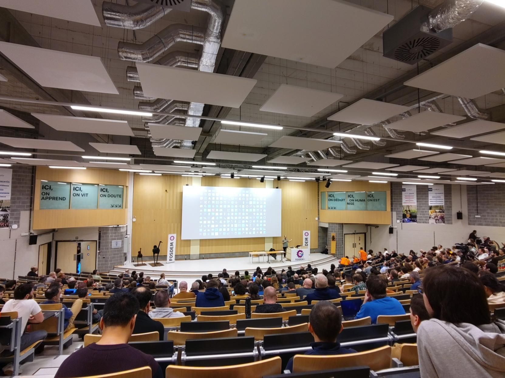 A room full of people in Bruxelles' ULB university