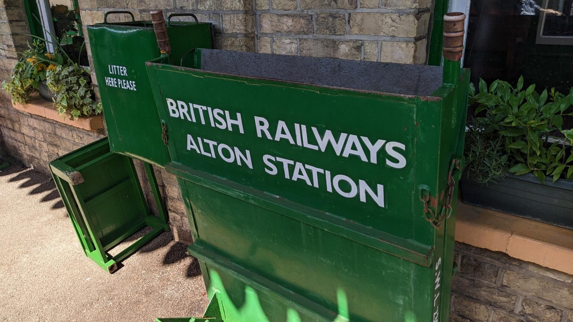 Green metall sign: British Railways Alton Station