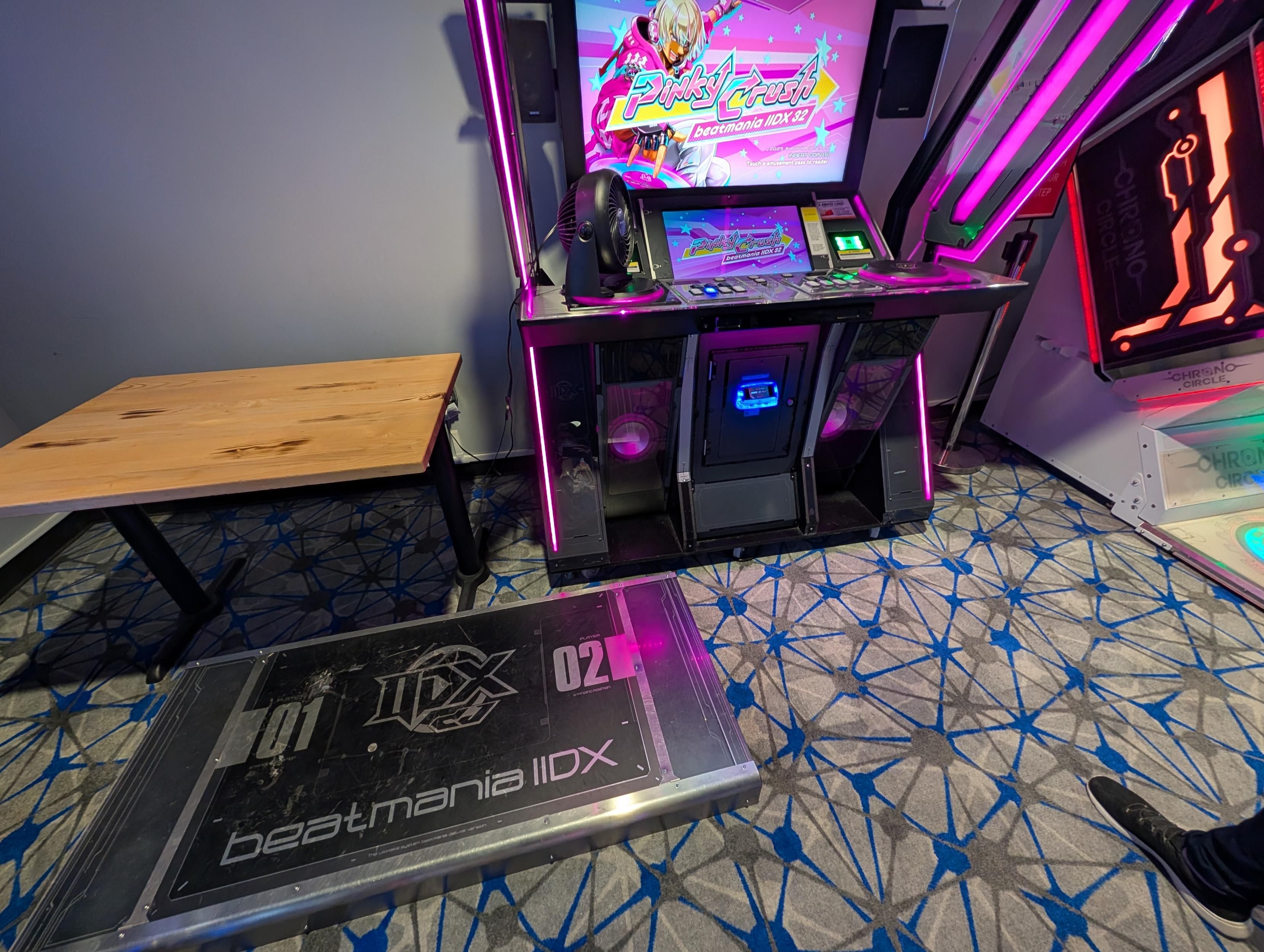 a beatmania iidx lightning model running pinky crush. the bass state is disconnected and offset way to the left of the cab