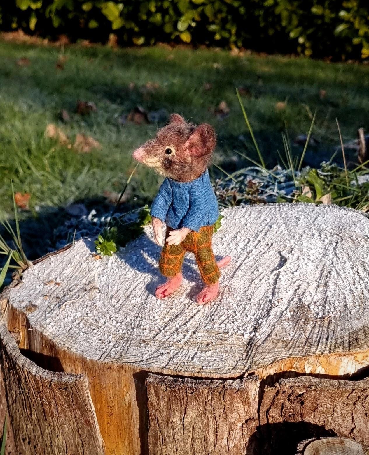 Needle felted mouse on a log.