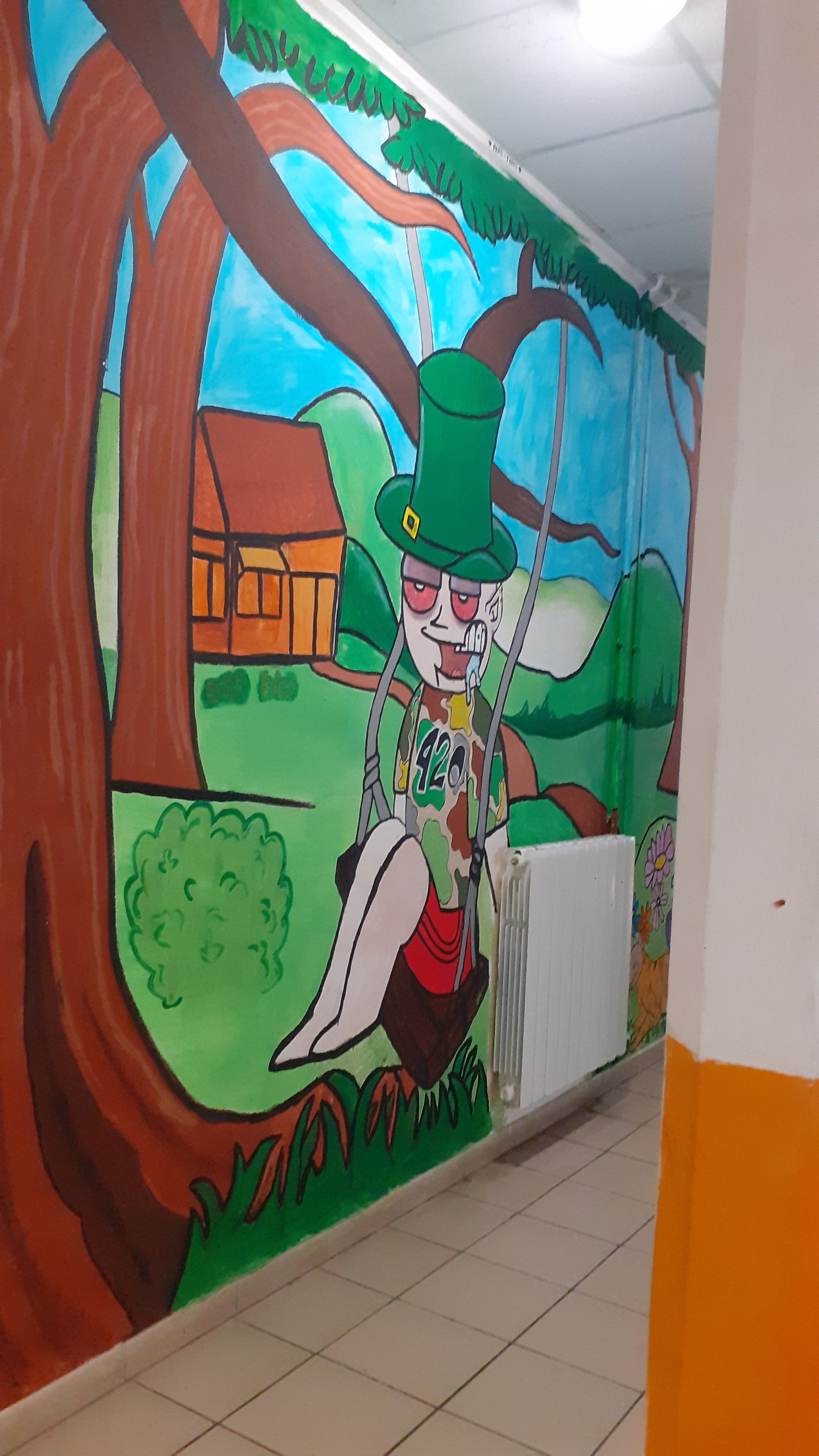 disegno dentro una scuola che prende un intero muro di un folletto strafatto d'erba con gli occhi rossi e con scritto "420" sulla maglietta