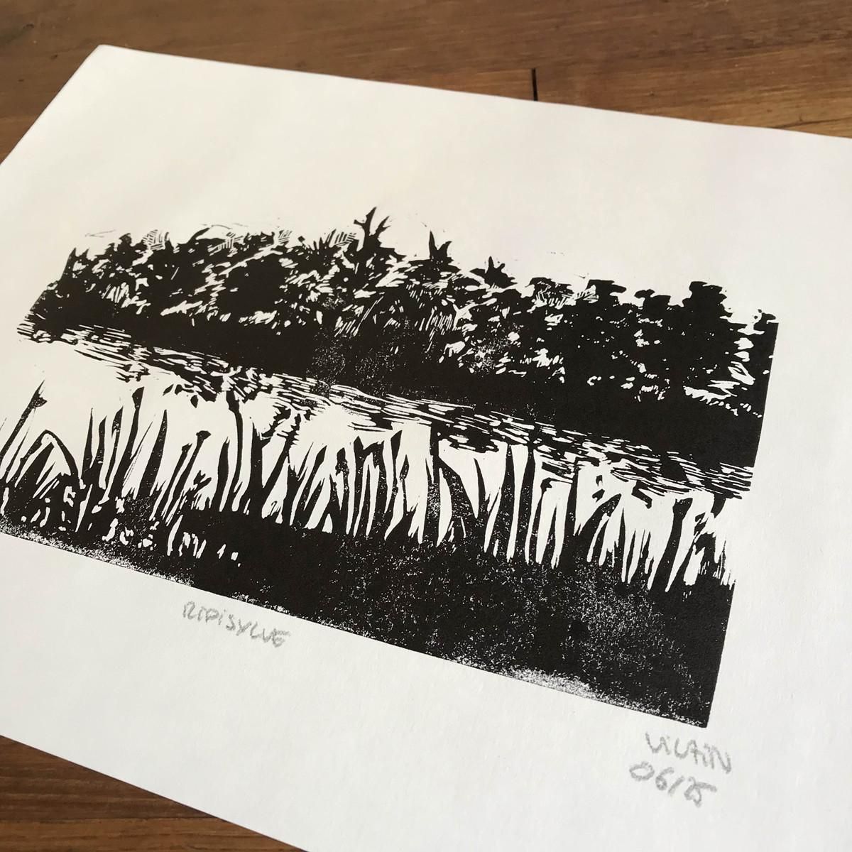 Estampe noir et blanc des rives arborées d'une rivière