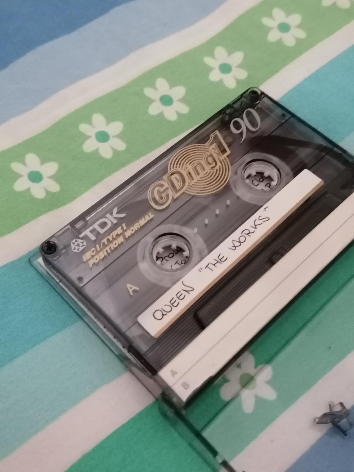 Cassetta all'interno della custodia aperta