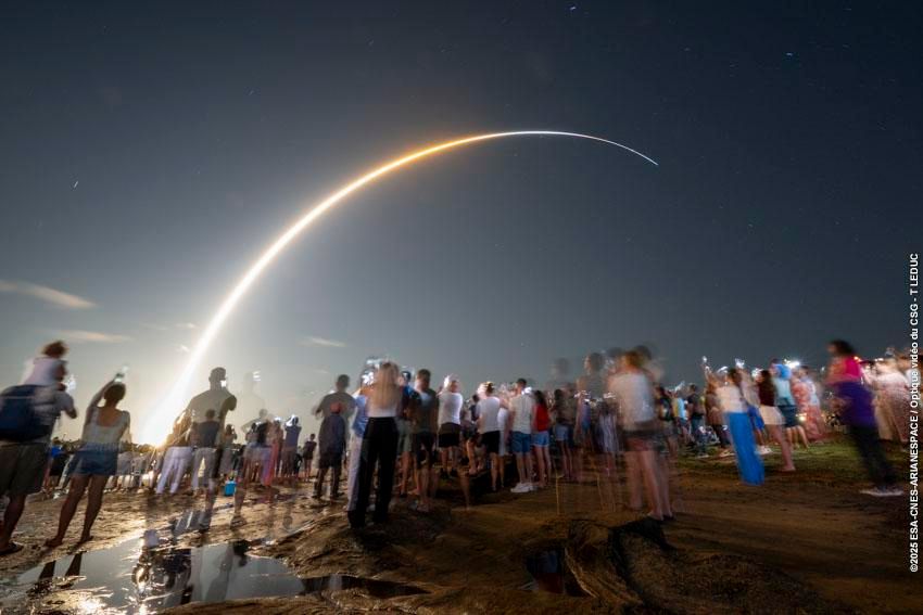 Décollage du vol VA264 vu depuis la plage, crédits sur la photo.