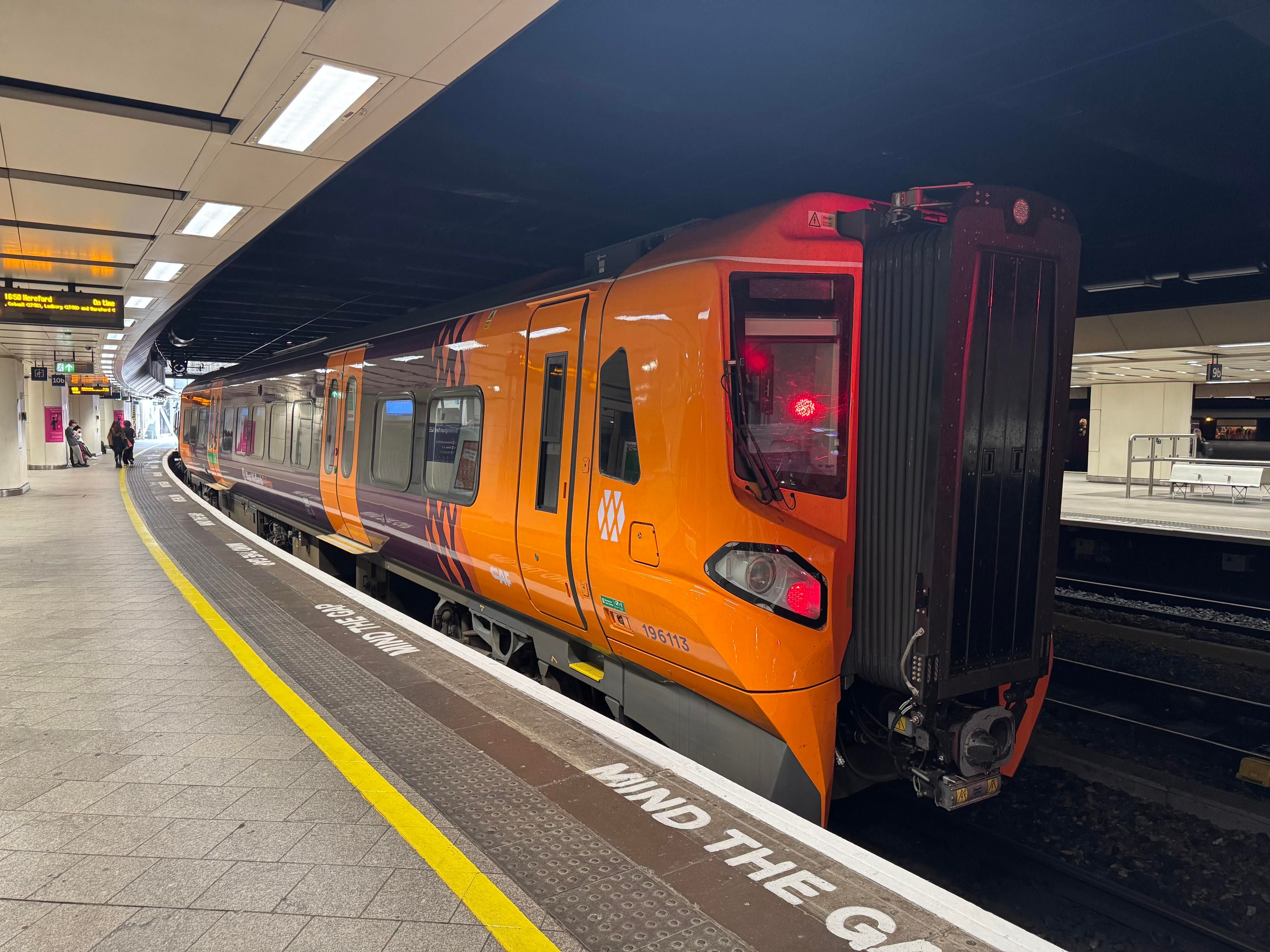 196113 waiting to depart at Birmingham New Street. This is actually yesterday’s train down to Malvern, but I don’t get a decent photo on the way up.

