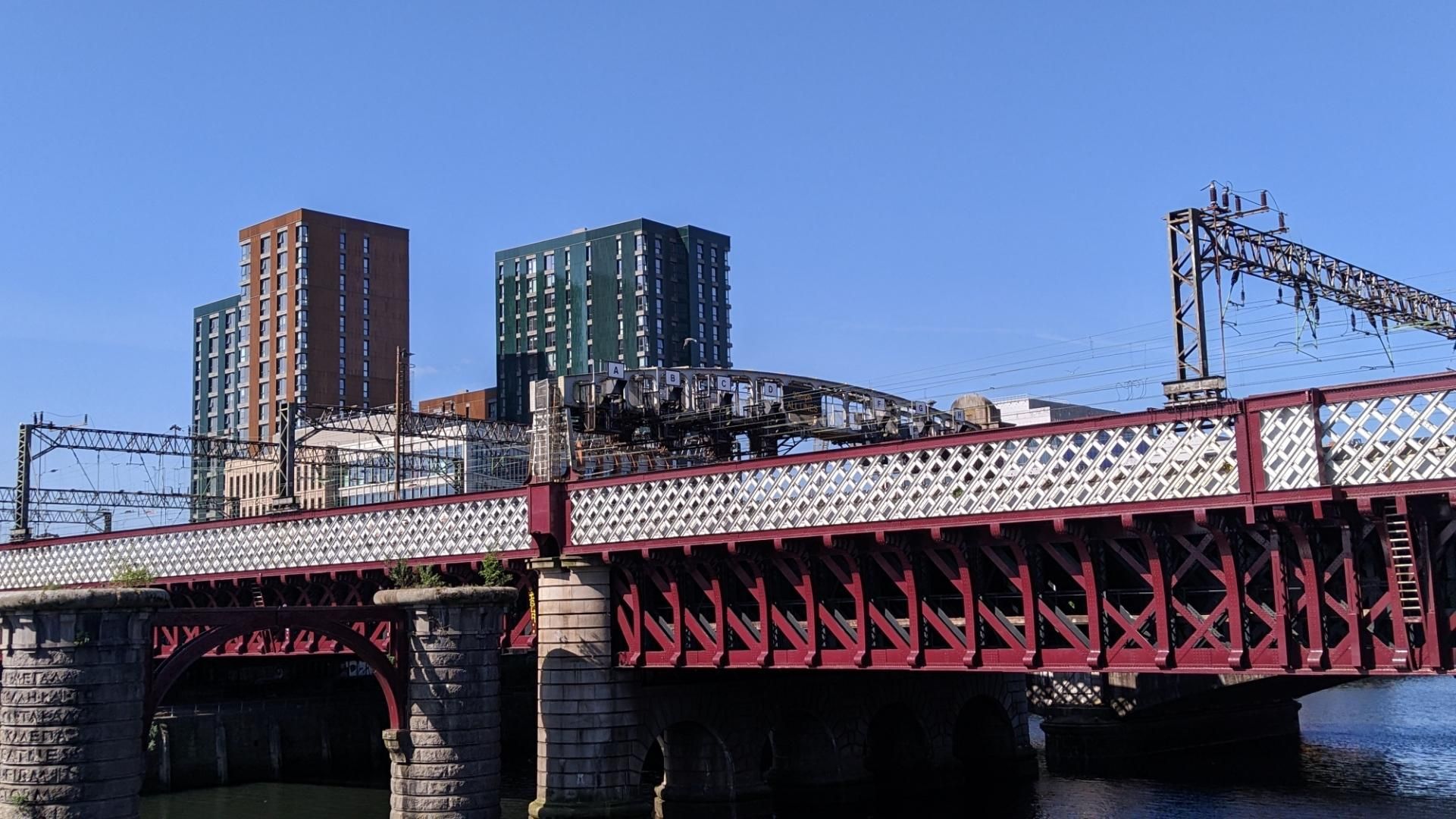 Caledonian railwaybridge over the river Clyde, with large signal installation and large office buildings behind