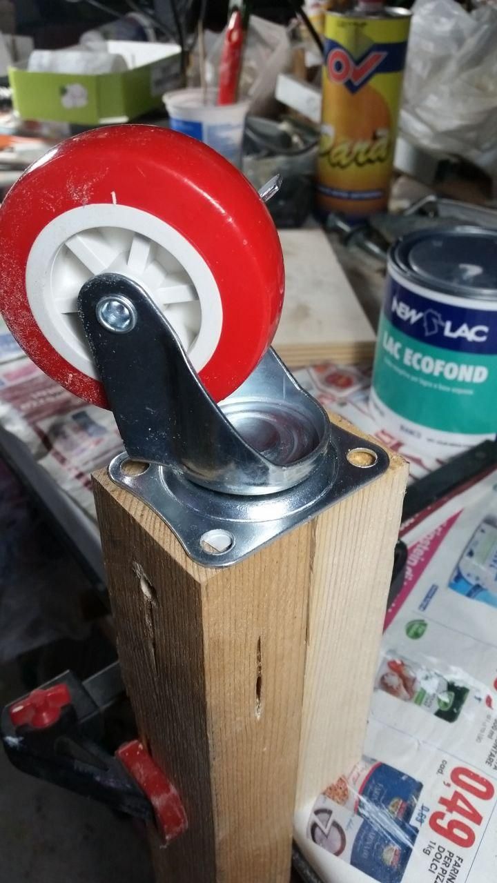 Raddoppiando le dimensioni del piede della zampa la piastra della ruota ci sta quasi bene.