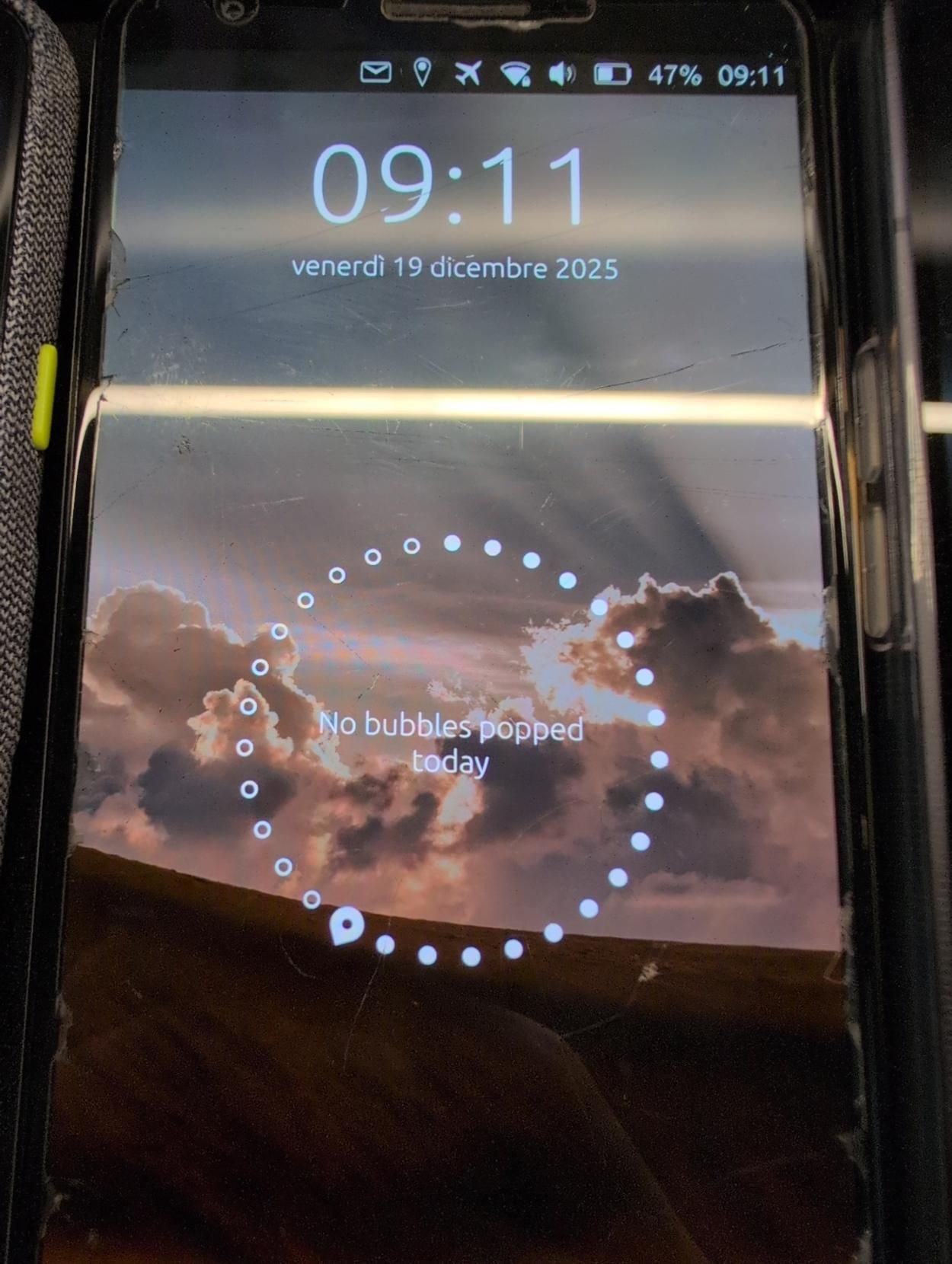 The Ubuntu touch lockscreen saying "No bubbles popped today".