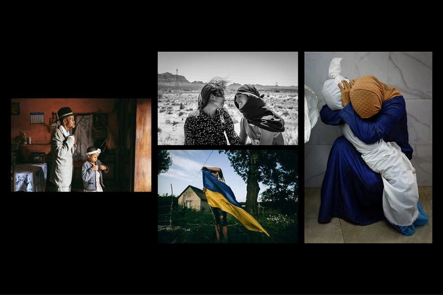 L'immagine è un collage di cinque fotografie che rappresentano diverse scene emotive e culturali. 

Foto sinistra: Un uomo anziano con un cappello e un giovane in abiti tradizionali si trovano in un ambiente interno, con un'atmosfera calda e accogliente.

Foto centrale sinistra: Due figure, una donna e un bambino, si trovano in un paesaggio deserto, con un'atmosfera solitaria e contemplativa.

Foto centrale: Una persona tiene una bandiera ucraina, simbolo di orgoglio nazionale, in un contesto rurale.

Foto destra: Una donna con un velo e un abito blu si copre il viso con un cuscino, suggerendo un momento di dolore o riflessione.

Foto destra: Un'altra figura, con un velo marrone e un abito blu, si copre il viso con un cuscino, in un ambiente interno.

Queste immagini insieme evocano temi di tradizione, resilienza, e lotta per la libertà e l'identità culturale.

