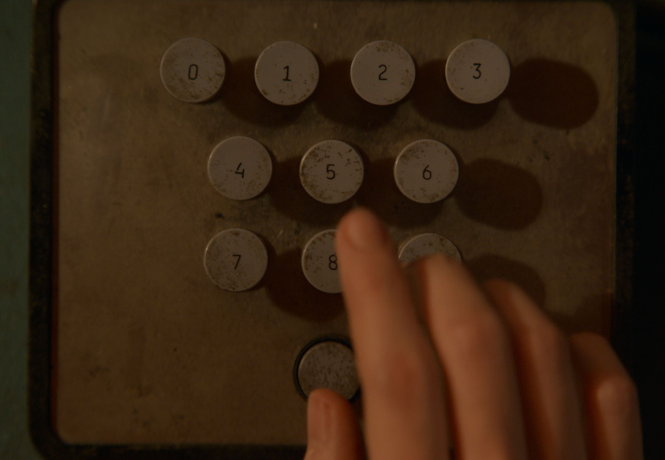 Top view. Doesn't add much information, they're just round, numbered, metal buttons, but the screenshot looks pretty.