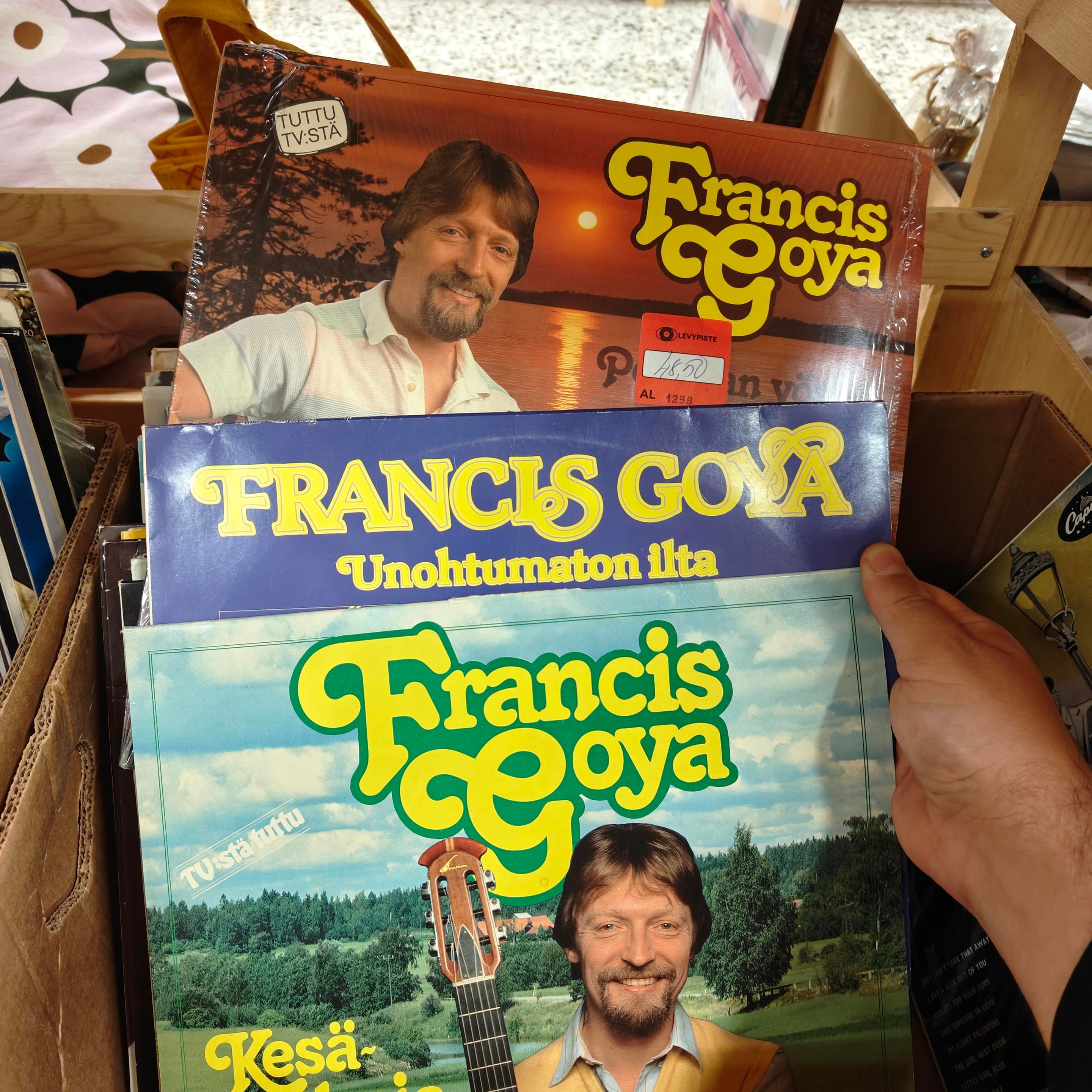 Kolme Francis Goyan vinyyliä päälletysten