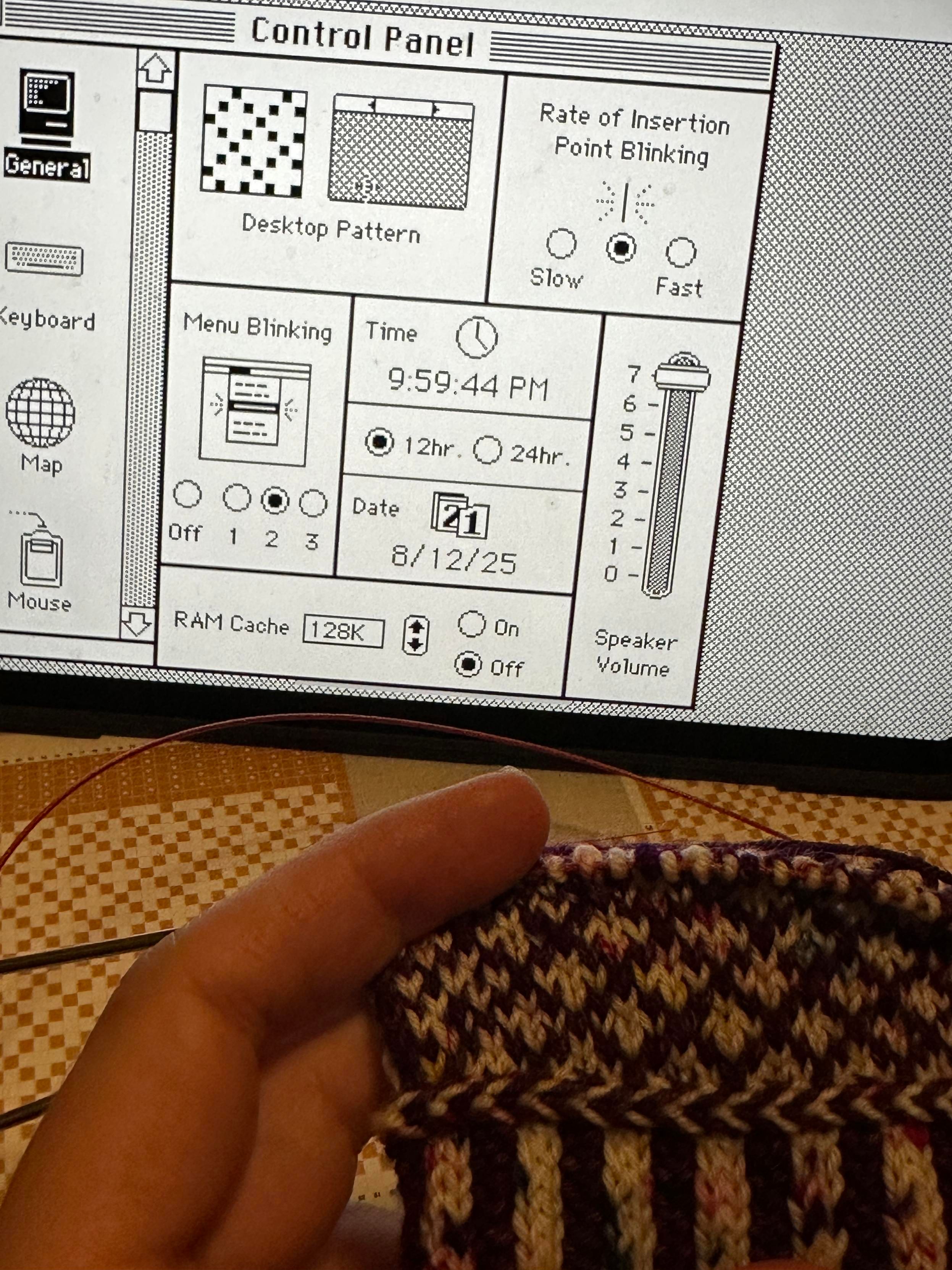 I made a system 6 wallpaper based on the knitting project i’m working on