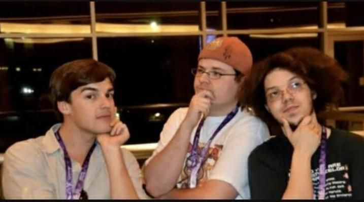 the original photo that matpat cropped himself from