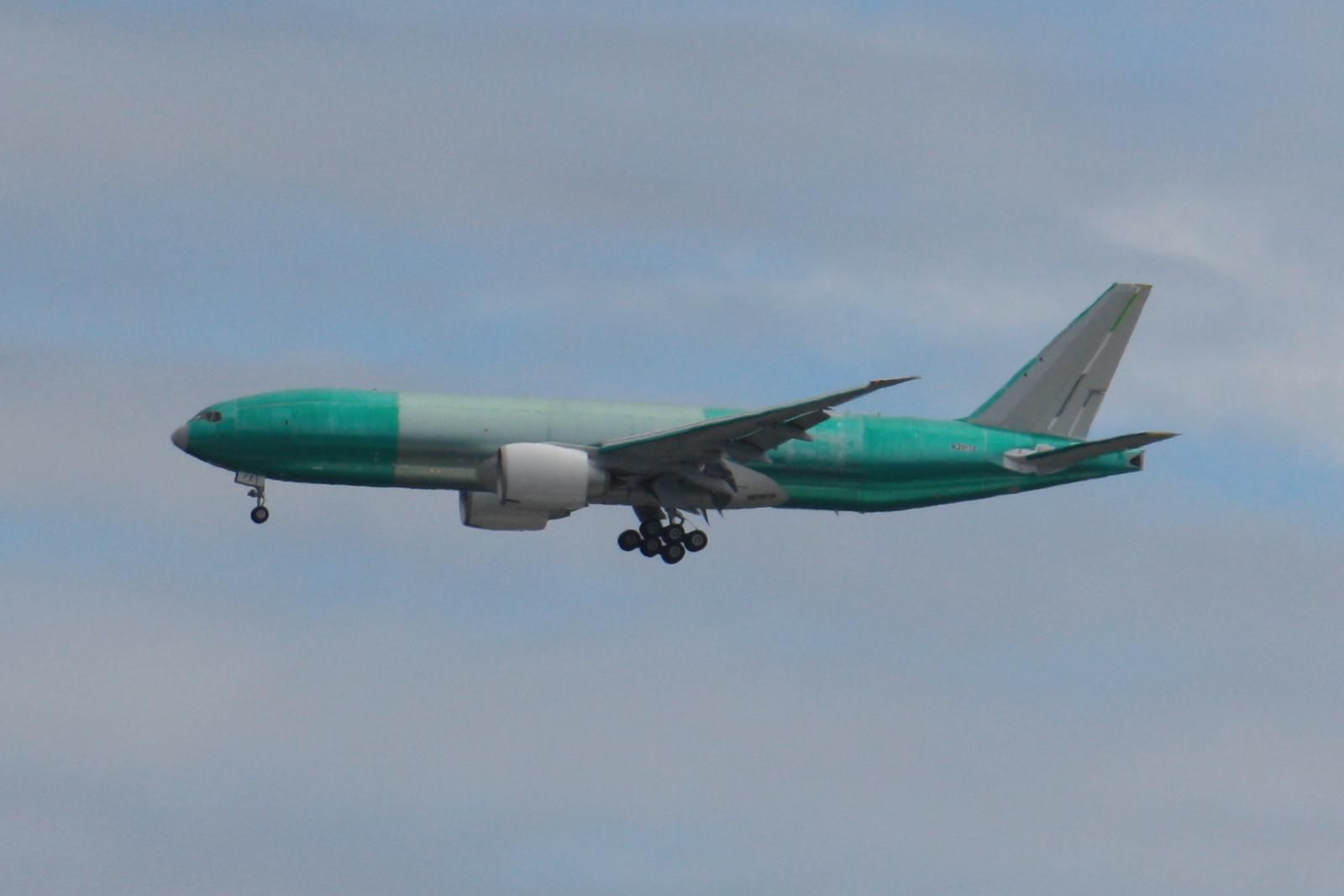 new unpainted green Boeing 777-200LR freighter on final approach to Portland Int'l Airport KPDX
photo by Ian Kluft
July 10, 2025
Portland, Oregon, USA