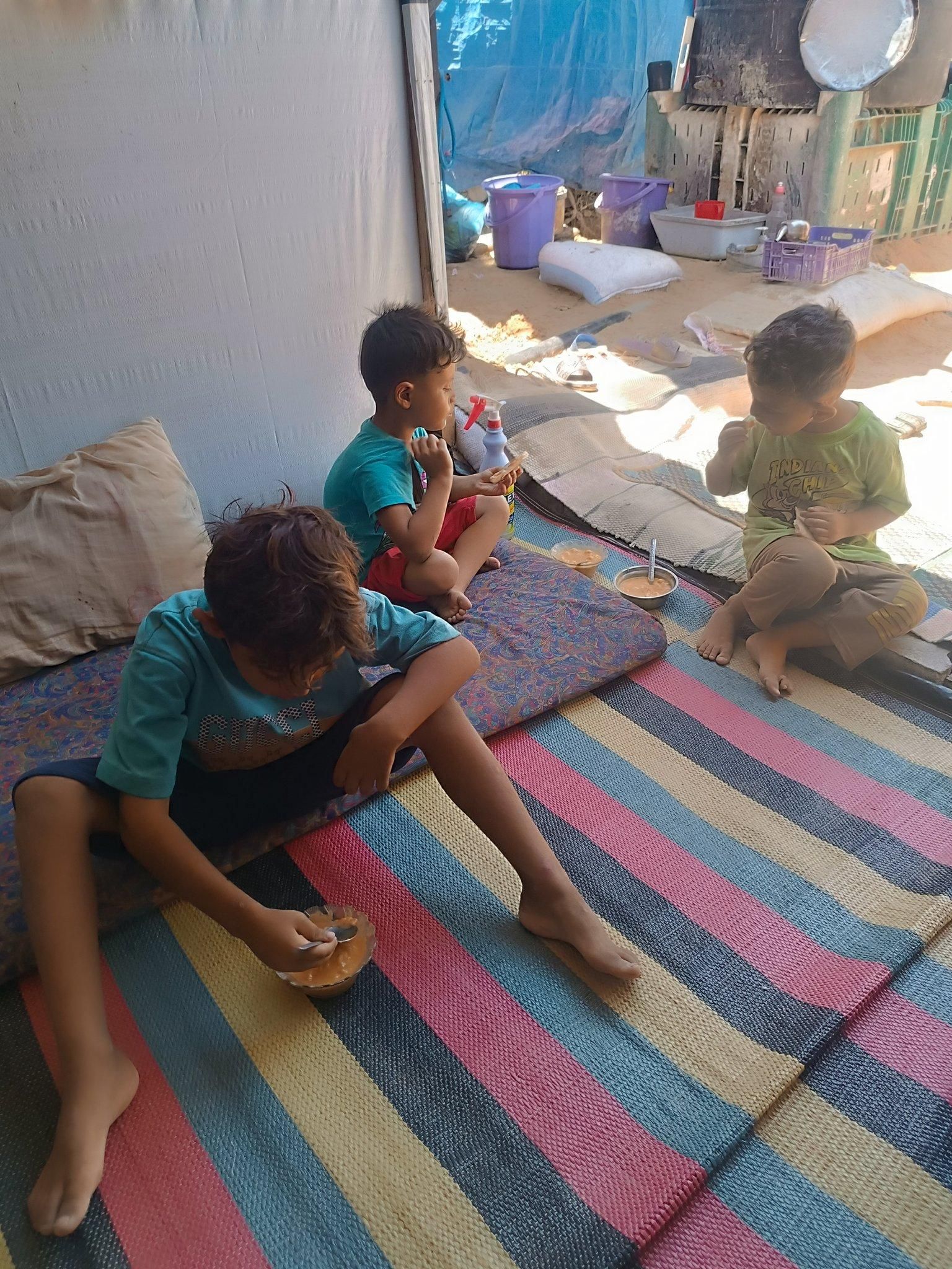My three sons are eating lentil soup as usual; their stomachs are upset.💔😔