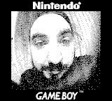 Selfie fatto con una gameboy camera con una lente fisheye