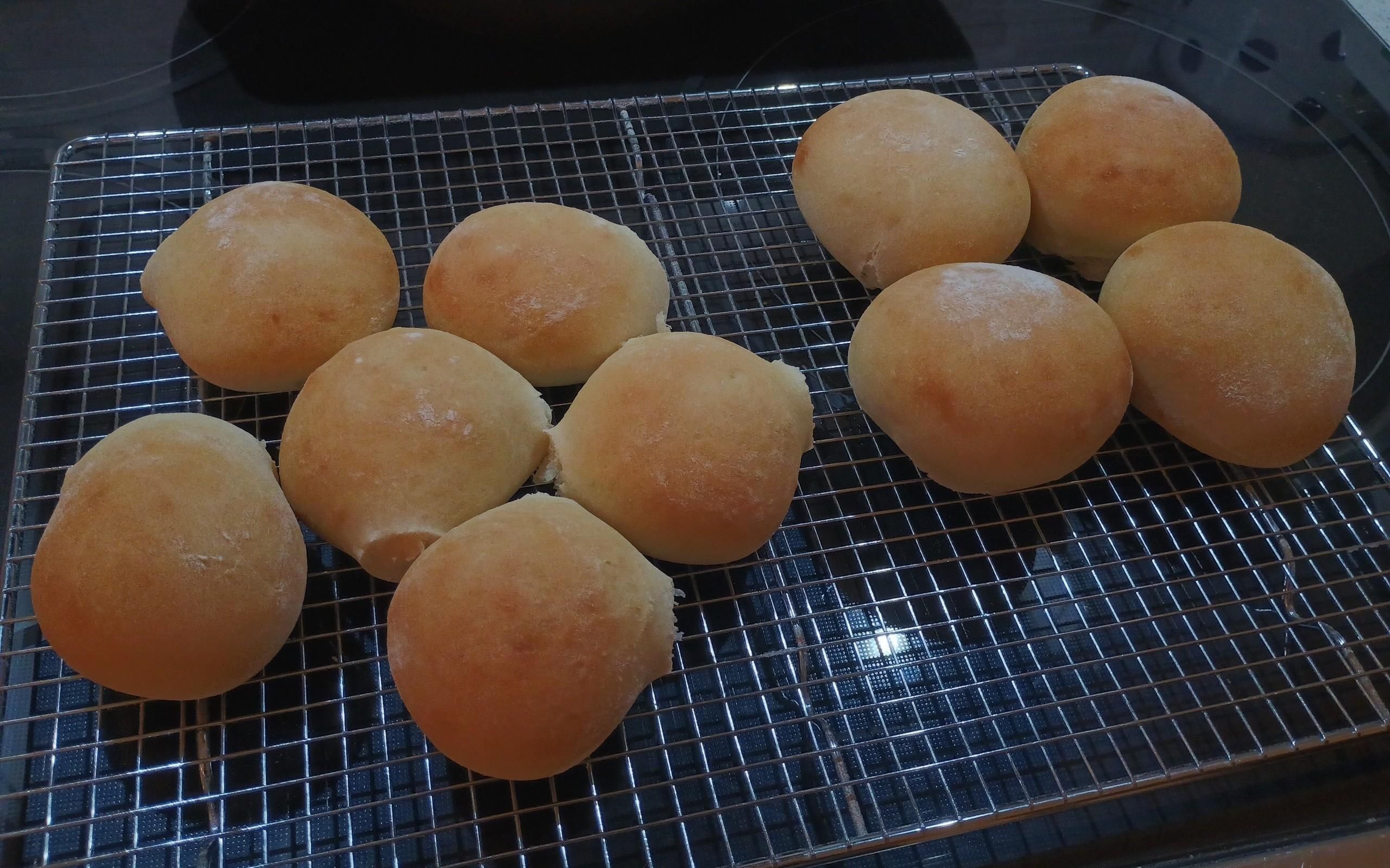 Six small buns and four larger ones. They're light brown and cooling.