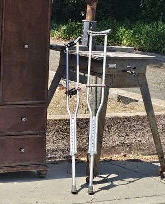 Free crutches leaning against a metal  table