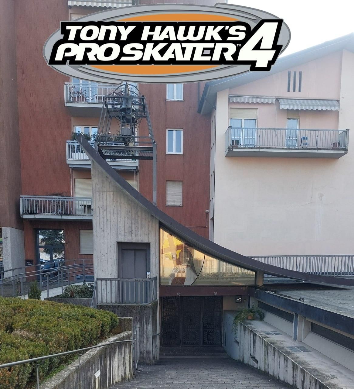 Chiesa brutta con logo di Tony Hawk Pro Skater 4
