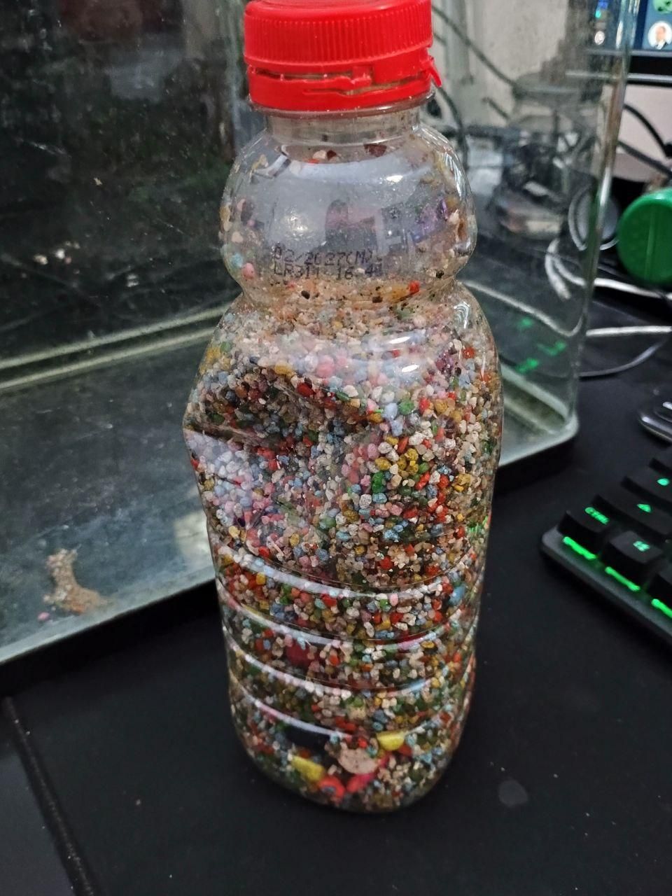 sabbia e sassi dell'acquario