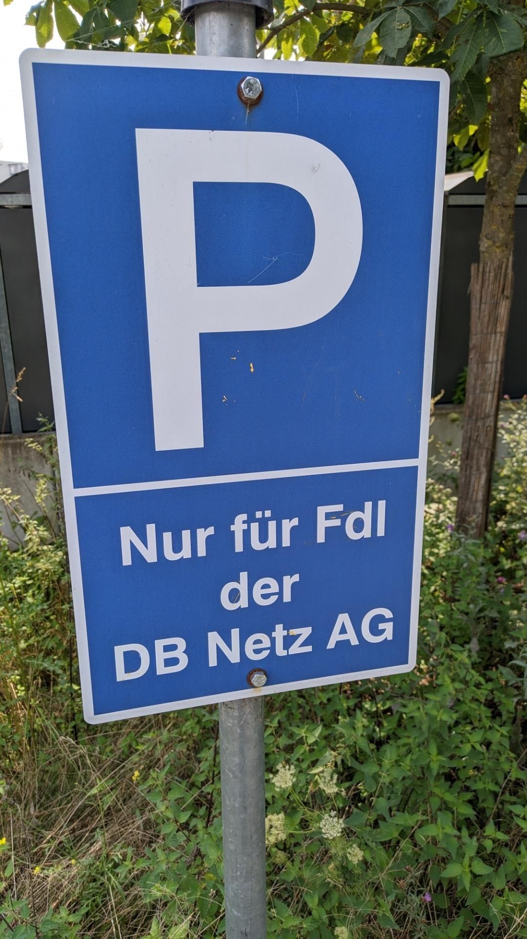 Parken nur für Fdl der DB Netz AG