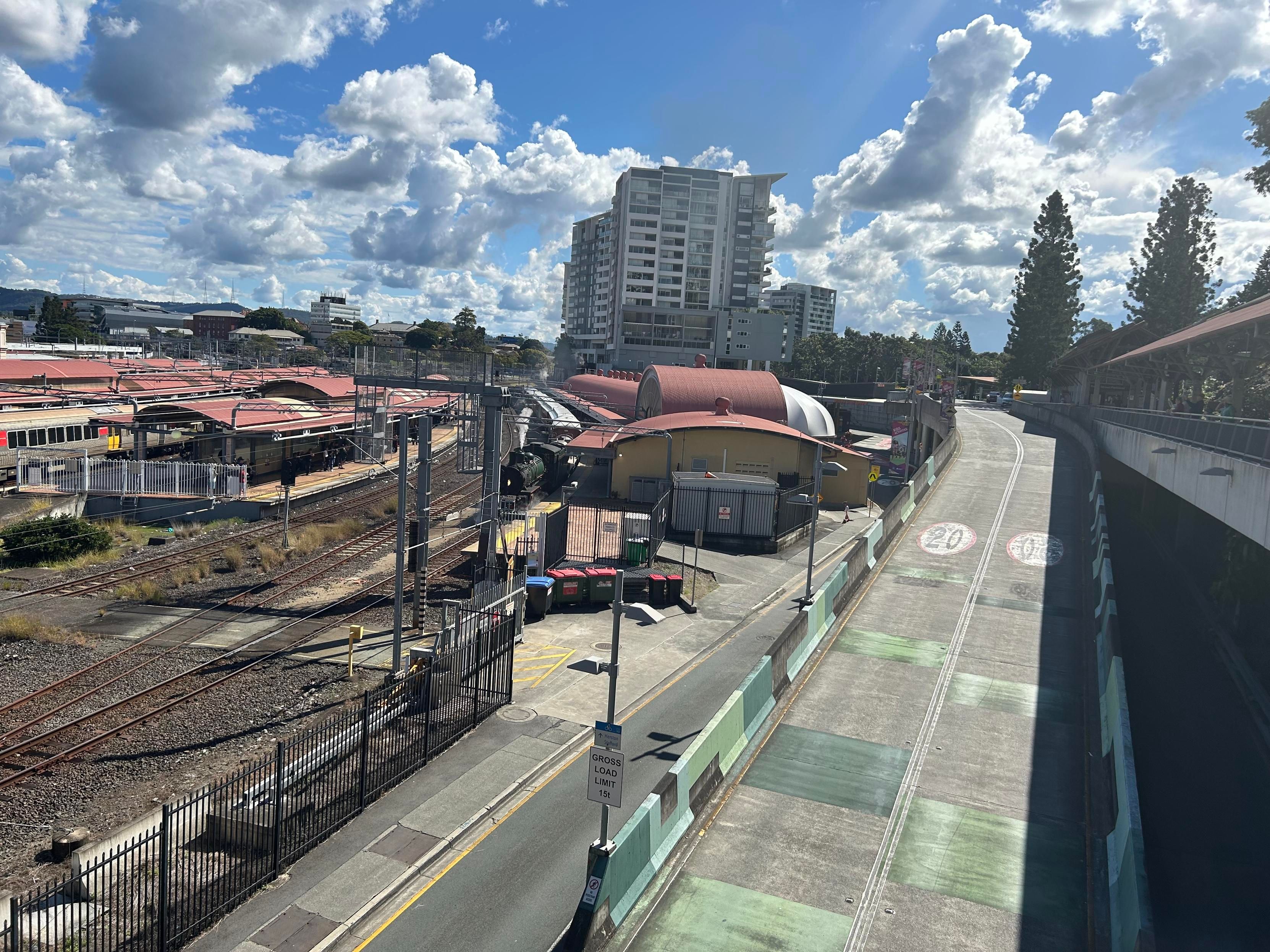 The same loco just pulling away from the station 