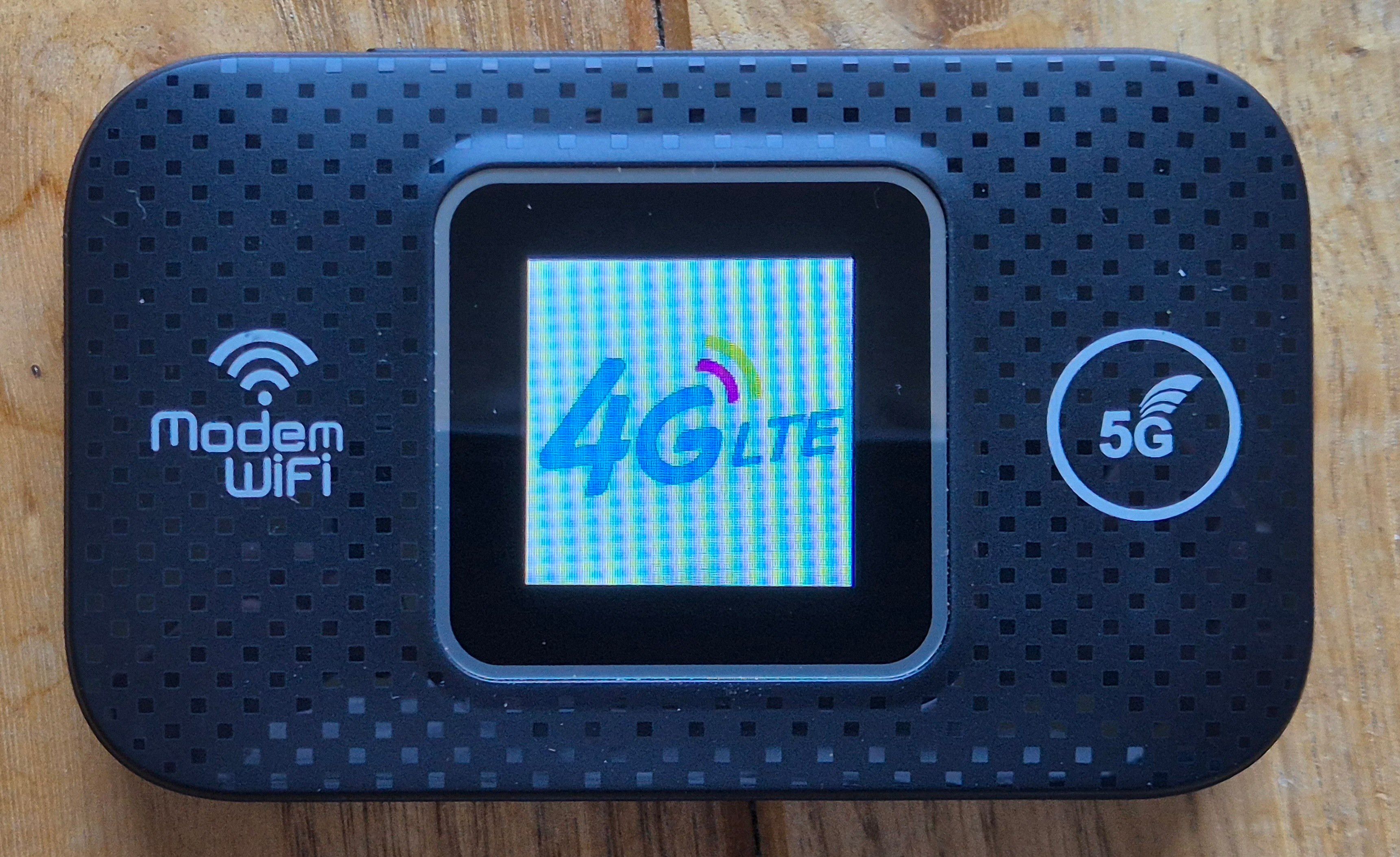Photo of a black plastic device with rounded corners and a shitty LCD screen in the middle, with labels reading "Modem WiFi" and "5G".