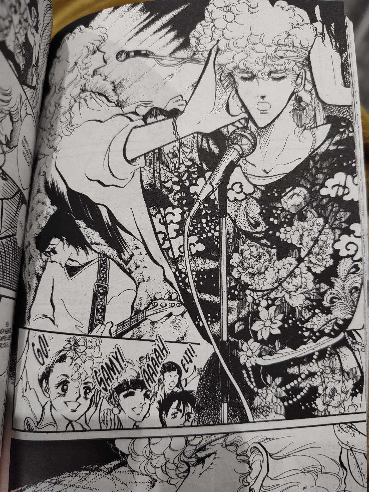 tavola del manga con i Beehive che si esibiscono, Go in primo piano