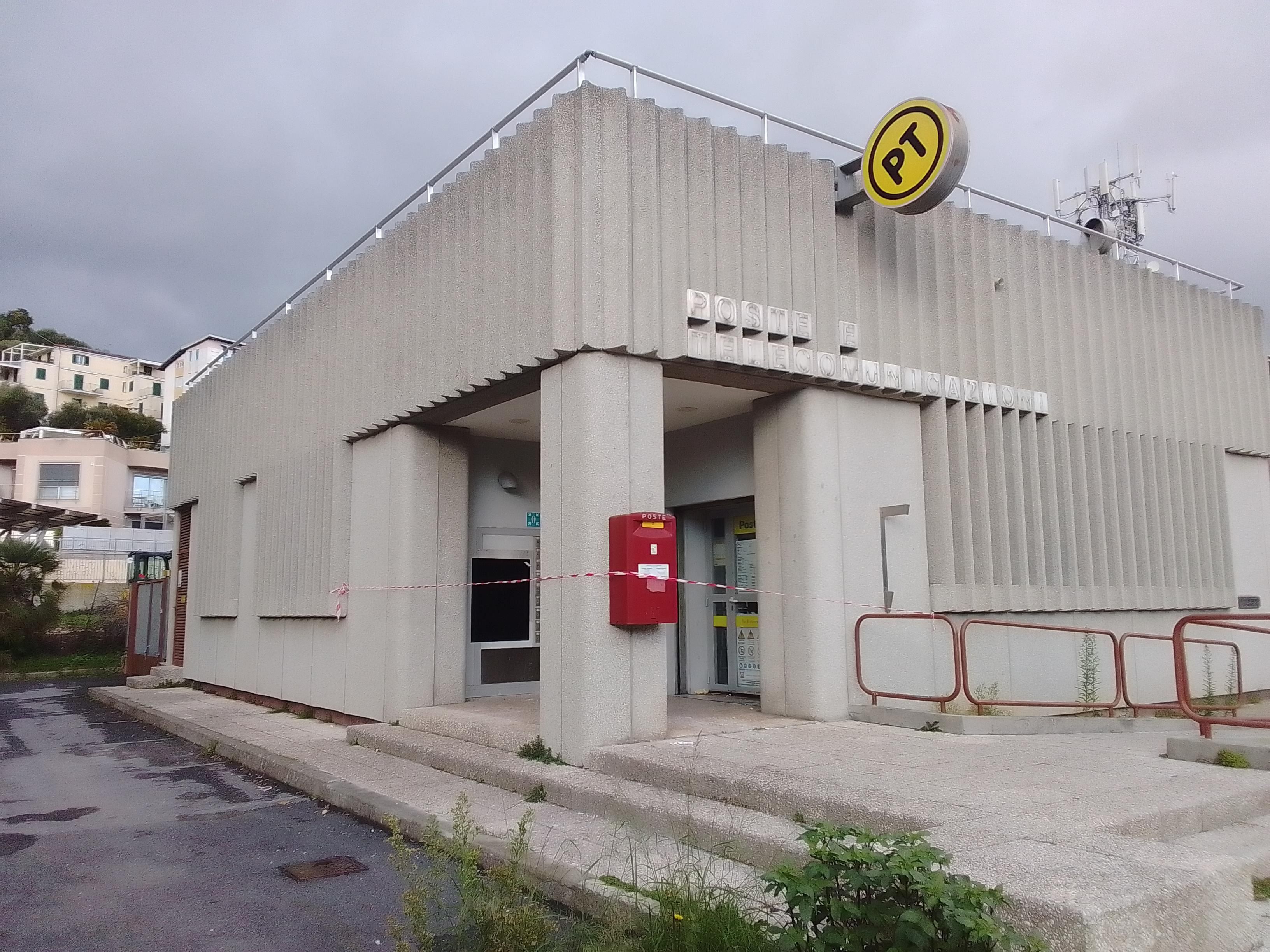 Ufficio delle poste chiuso.