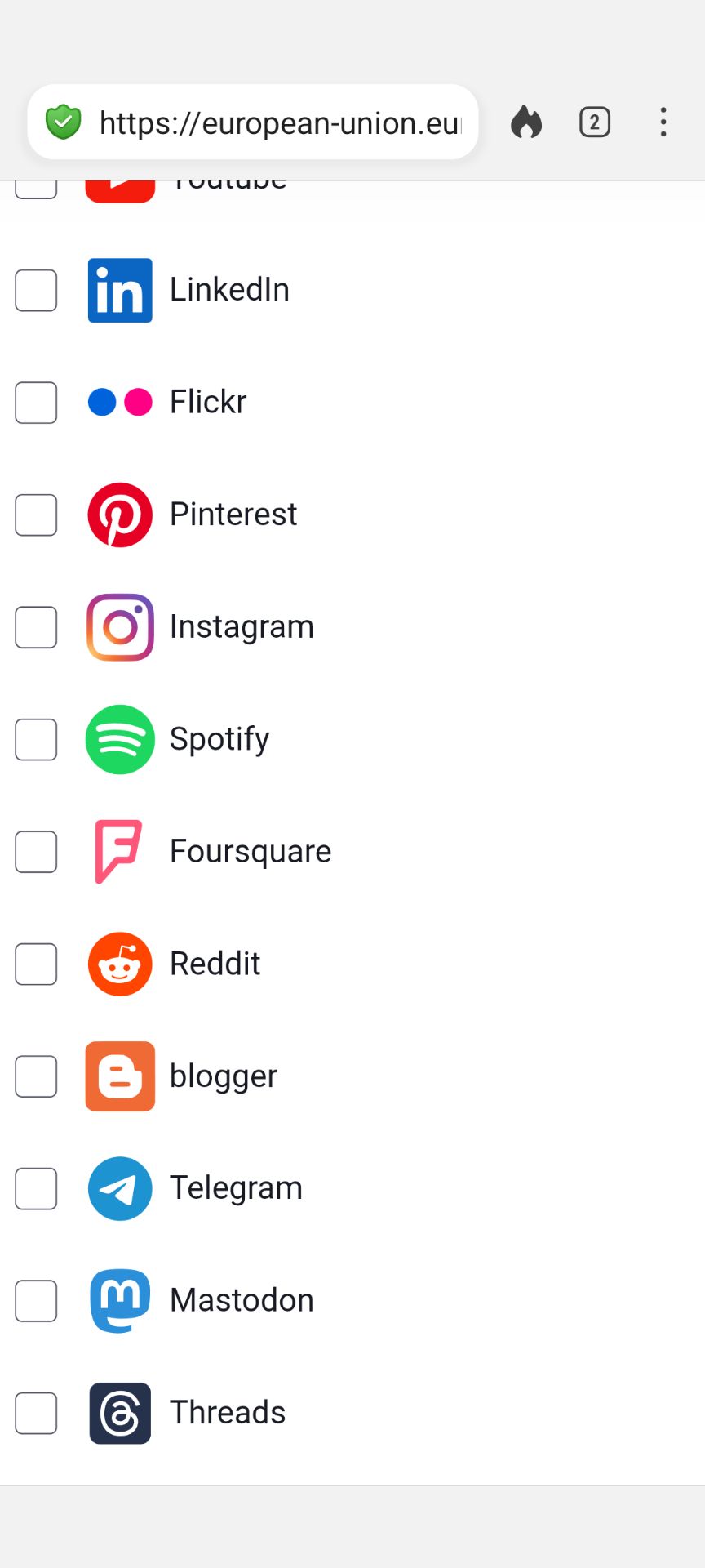Screenshot di parte della lista social delle istituzioni EU. Dall'alto in basso, si vedono: LinkedIn, Flickr, Pinterest, Instagram, Spotify, Foursquare, Reddit, Blogger, Telegram, Mastodon, Threads (non visibile, più giù, BlueSky). 