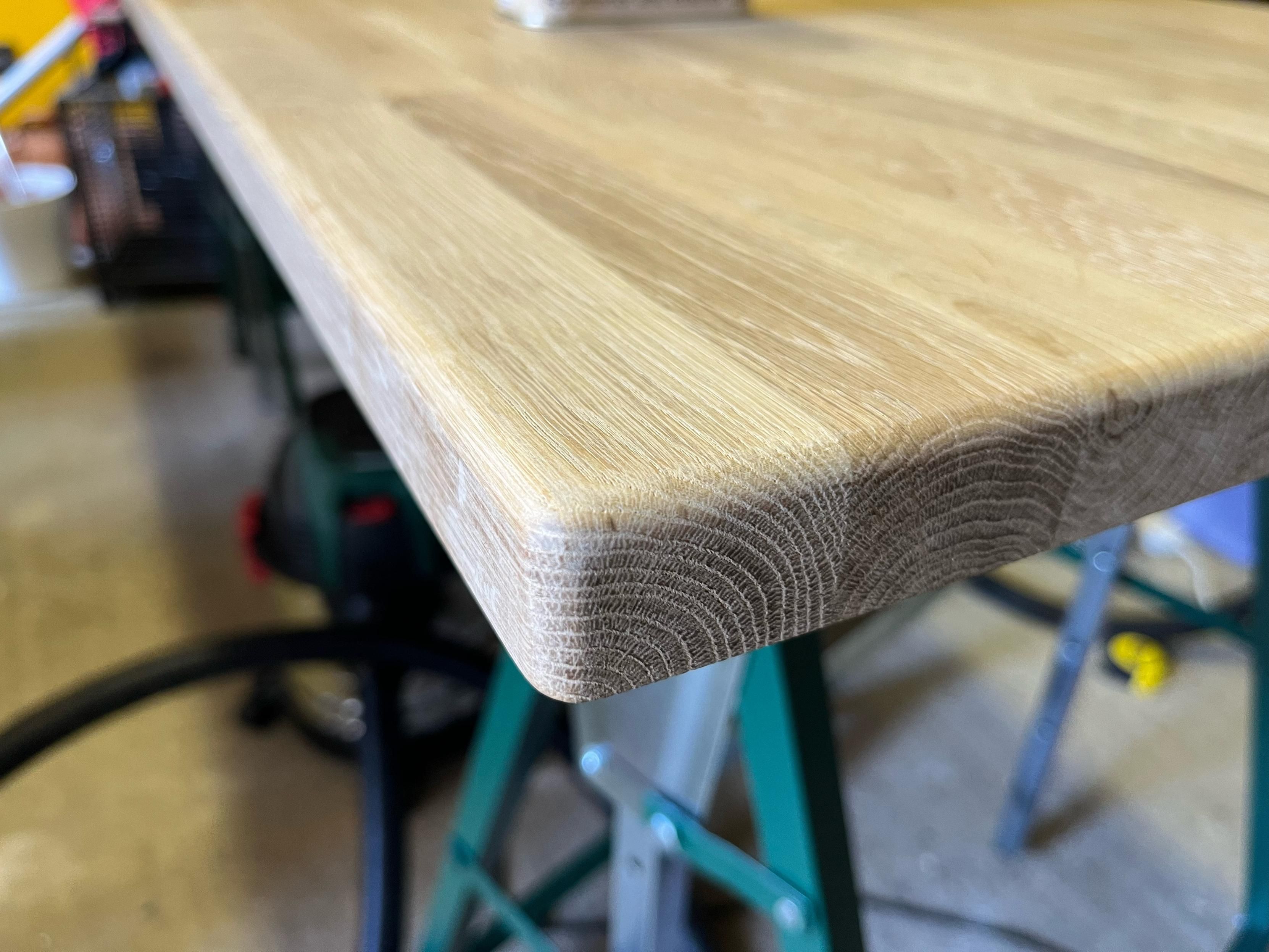 Edge of worktop, showing rounded over edges 