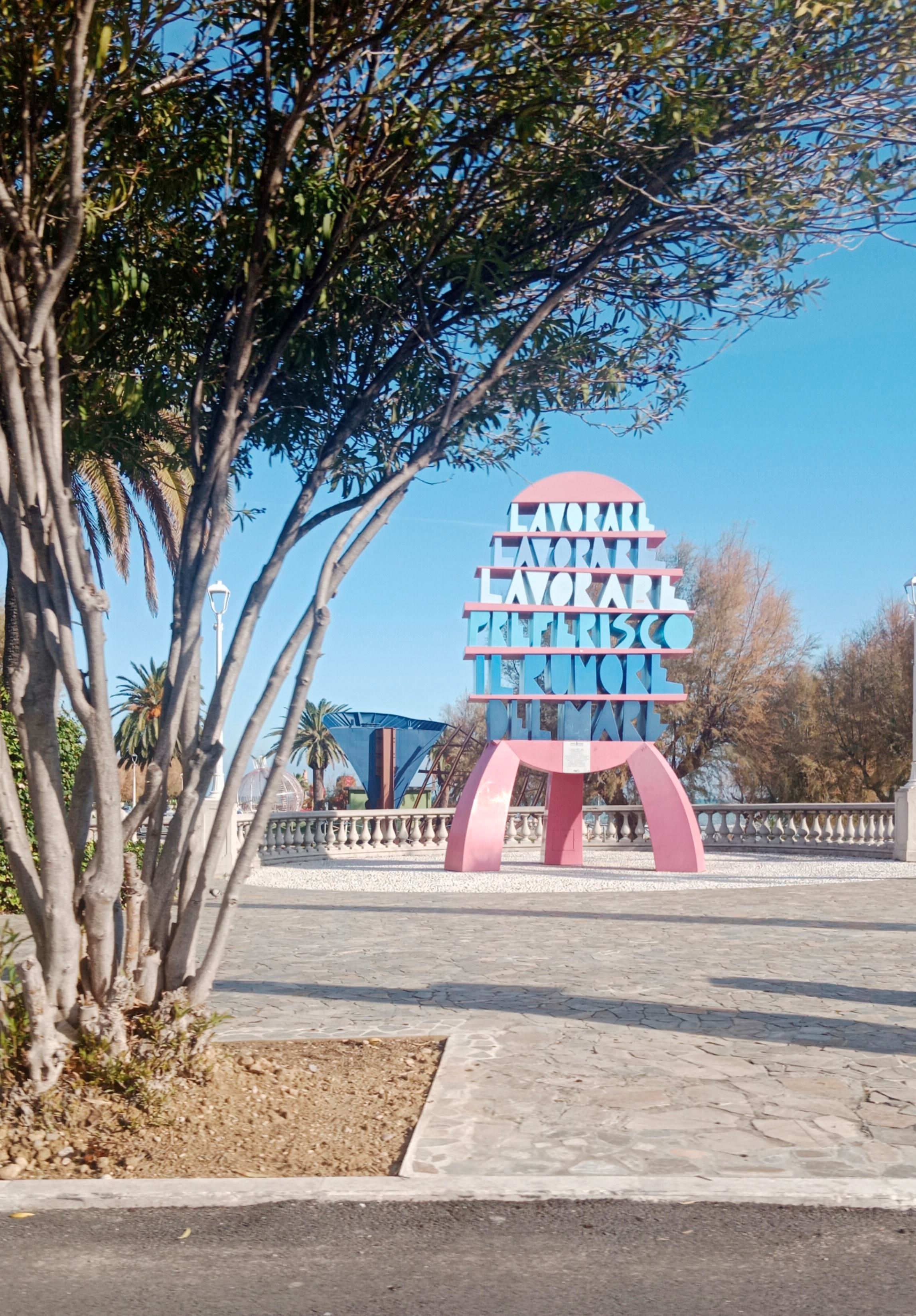 Lavorare lavorare lavorare preferisco il rumore del mare