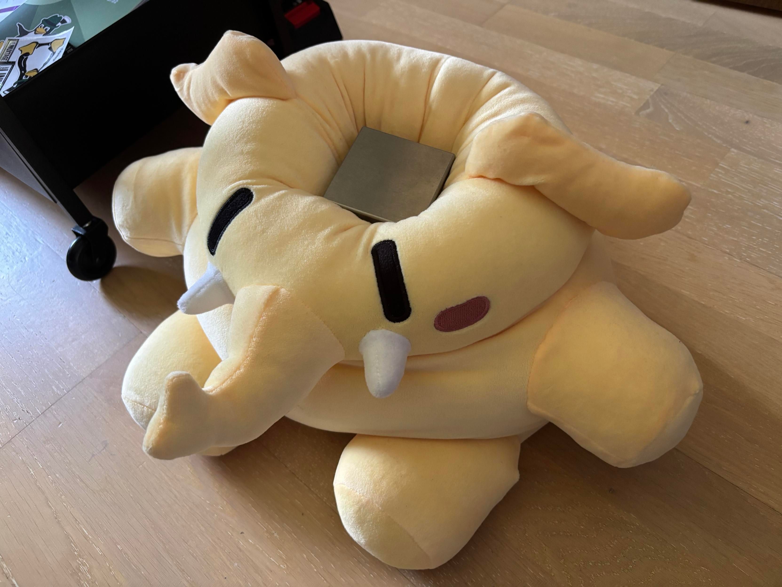 the mastodon plushie is completely squished by a small tungsten cube (5kg)
the head is entirely cratered