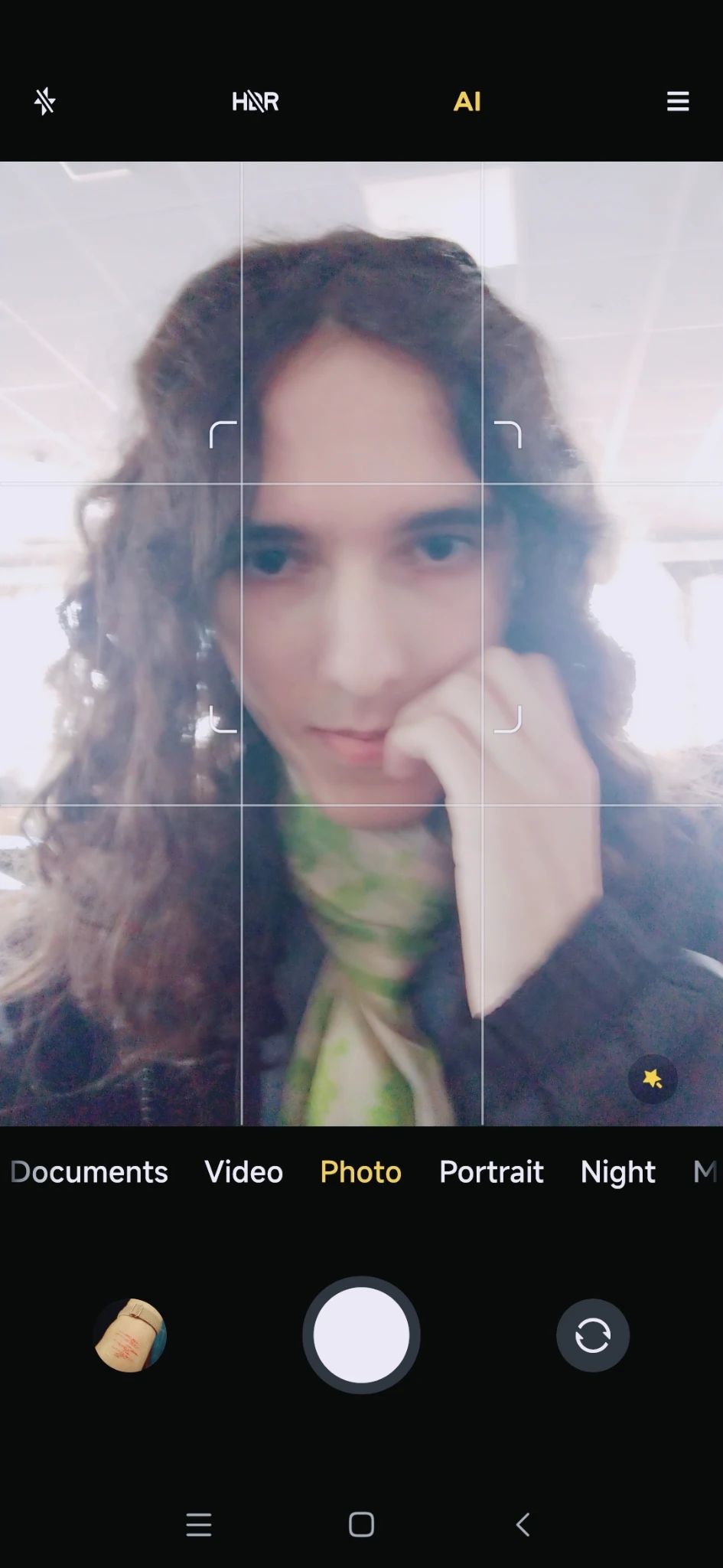 Mio selfie scattato facendo una schermata alla app fotocamera, anziché scattare normalmente