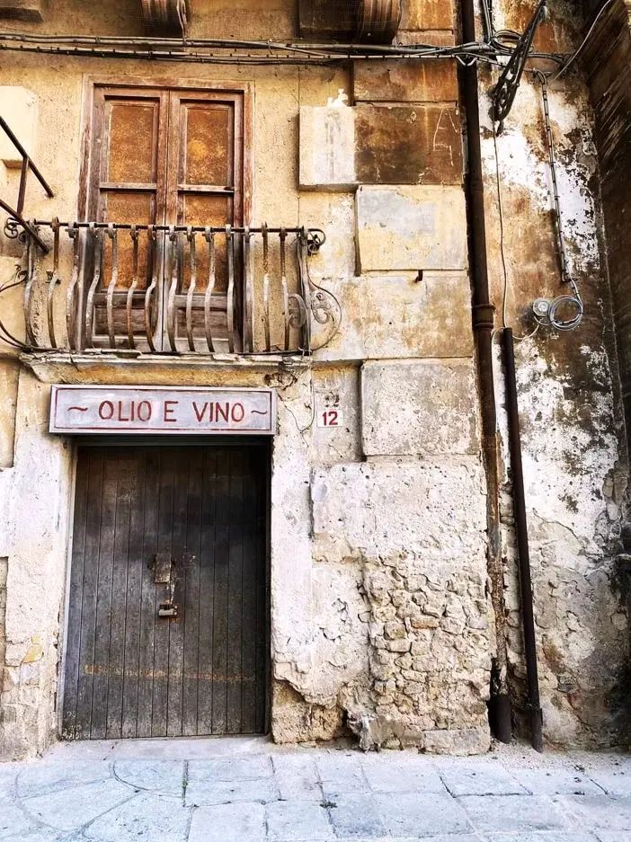 Olio e vino, Palermo Piazza Bologni di un tempo