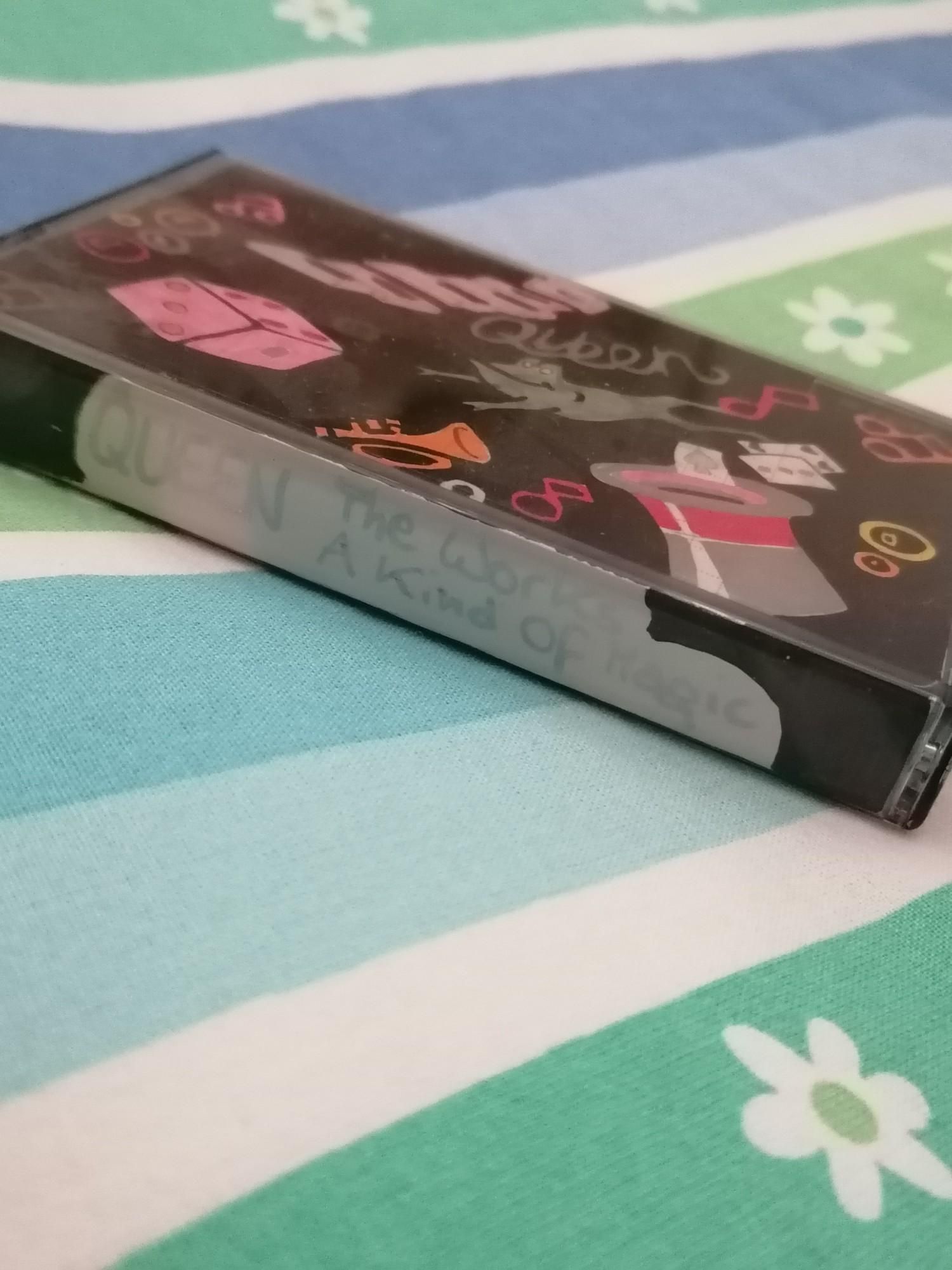 Stessa cassetta, ripresa dal lato