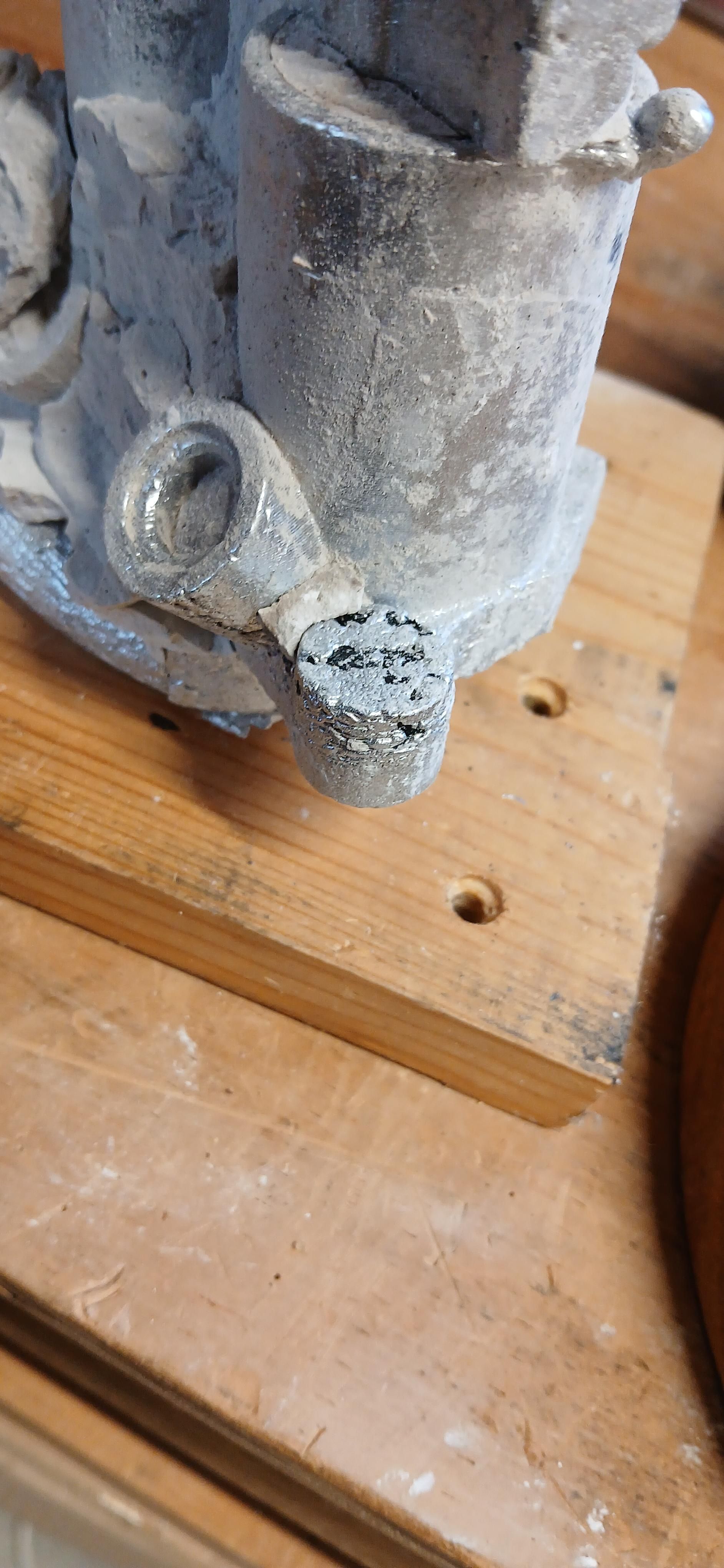 Rubbish in the aluminum including ash from the PLA burnout