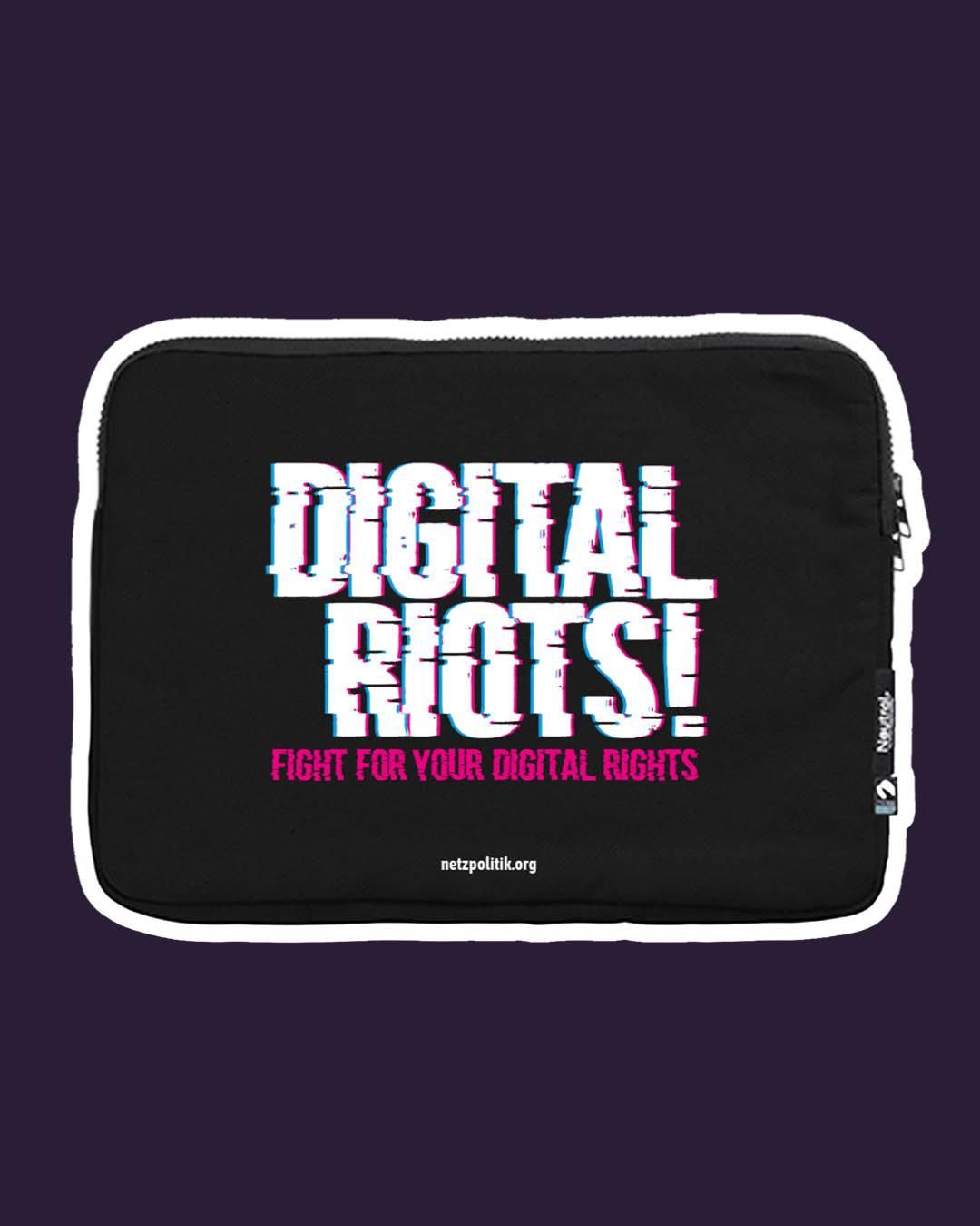 Schwarze Laptoptasche mit dem Aufdruck Digital Riots! Fight for your digital rights.