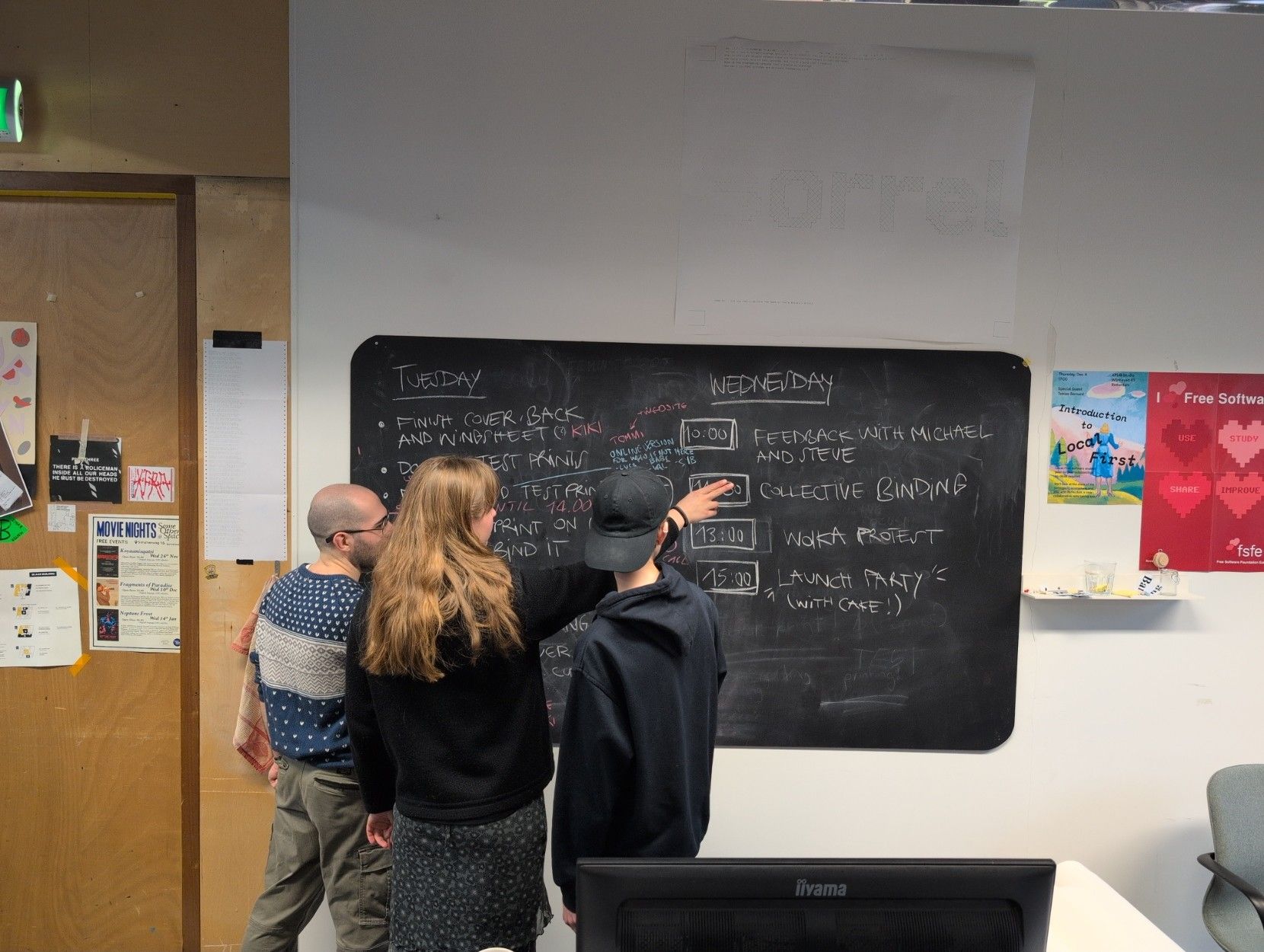 Ema, Lea, and Robin planning the work to be done.