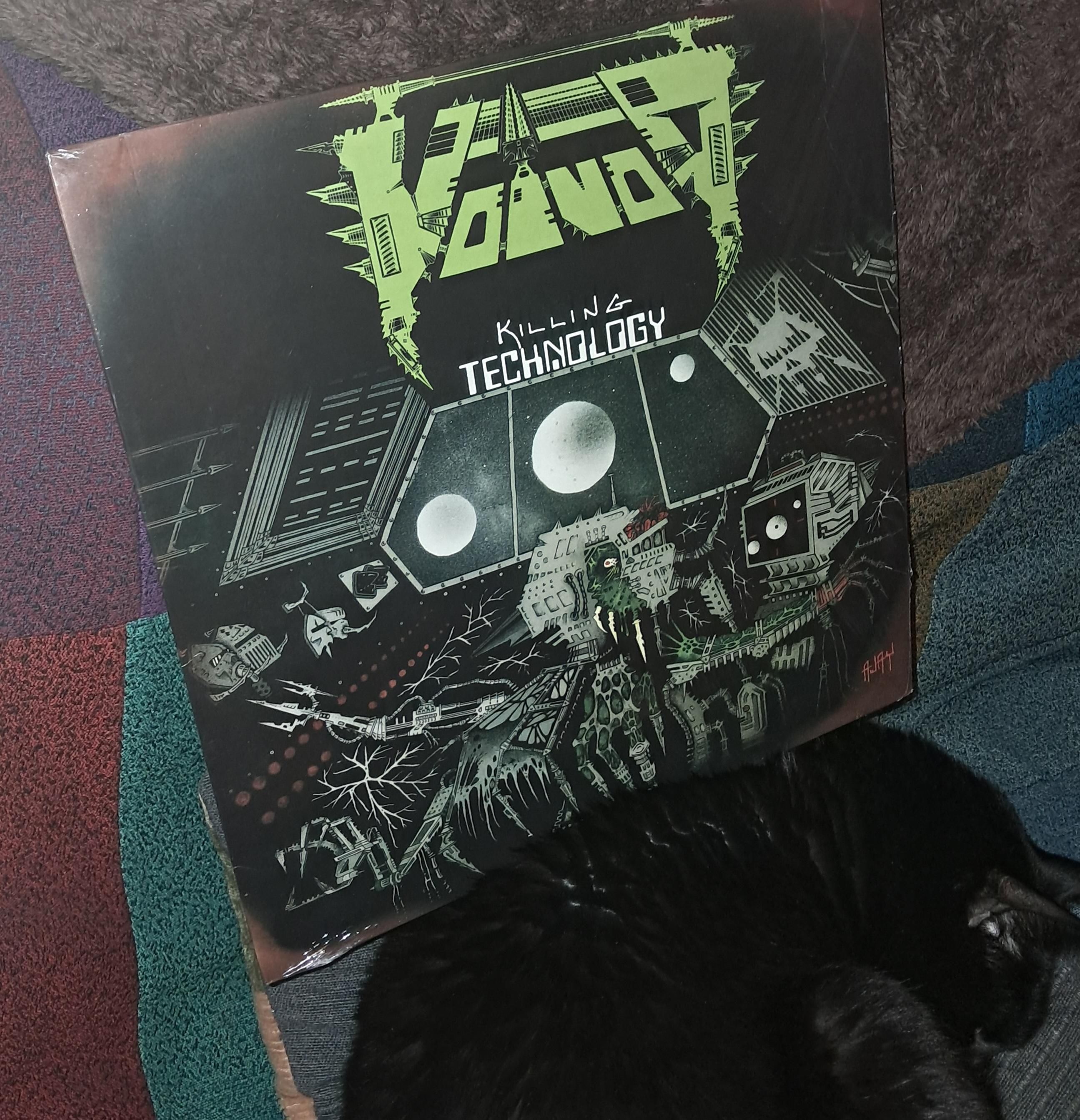 Foto che ritrae Copertina del vinile - killing technology dei voivod-
In basso si vede anche makoto 