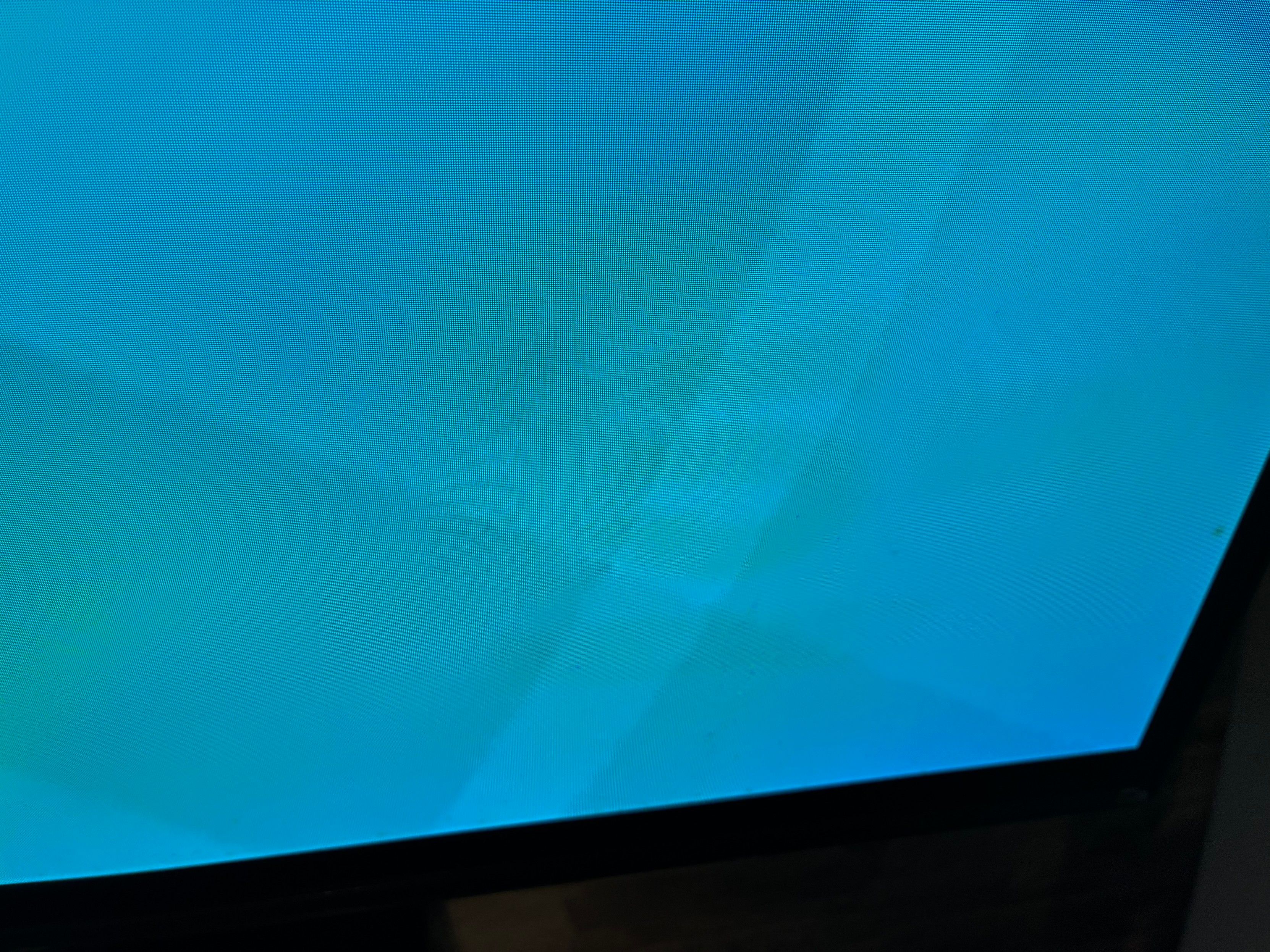 Il logo di canale 5 “burn-in” in una tv oled