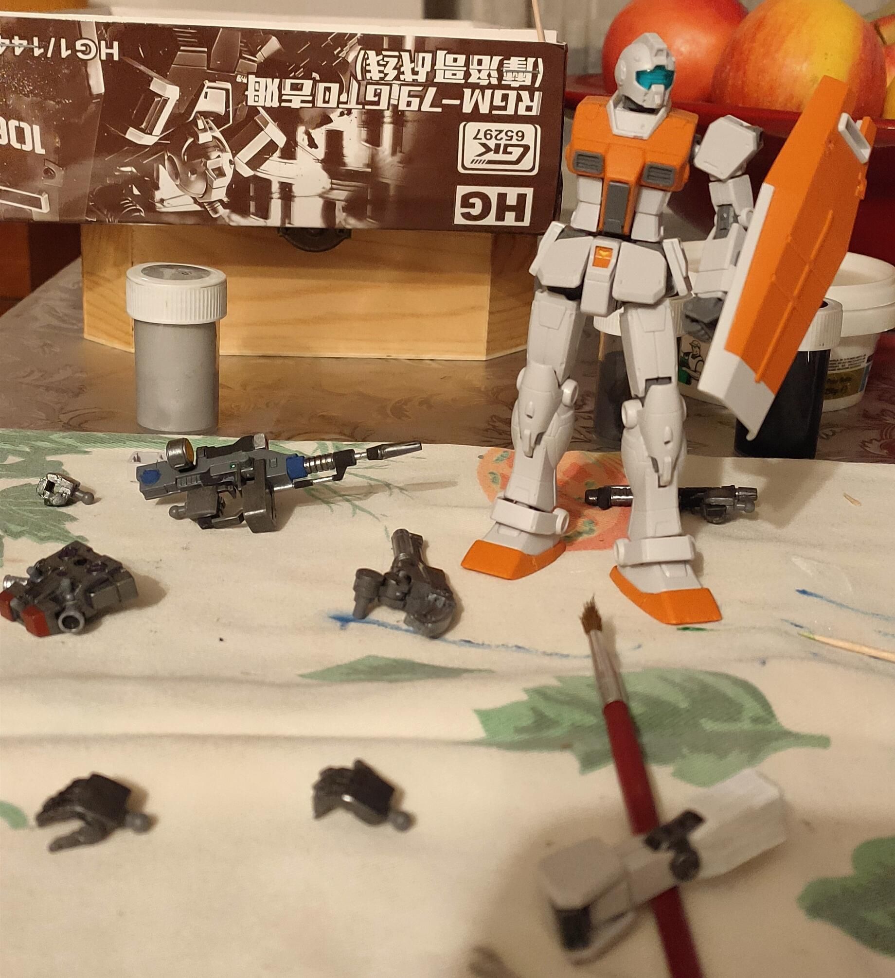 In the shot there is the model kit assembled without right arm which I'm painting, on the ground there are the painted hands and the rifle already painted.