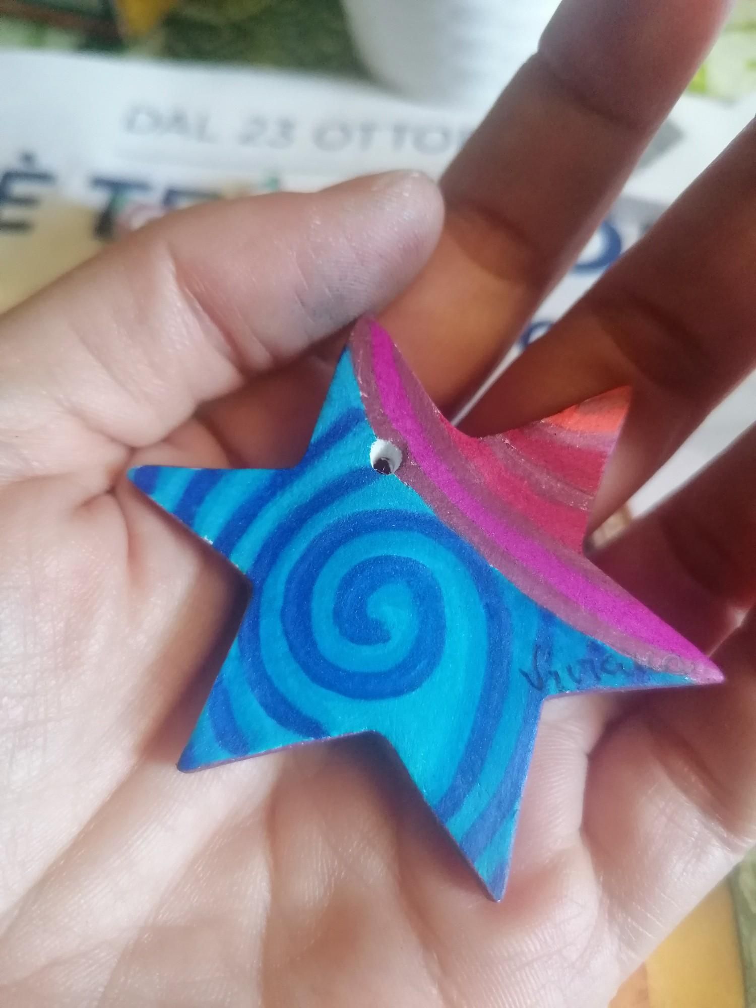 Stella a sei punte, nei toni del blu e del rosso