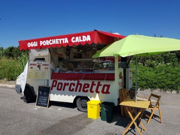 Furgone per la vendita di porchetta.
