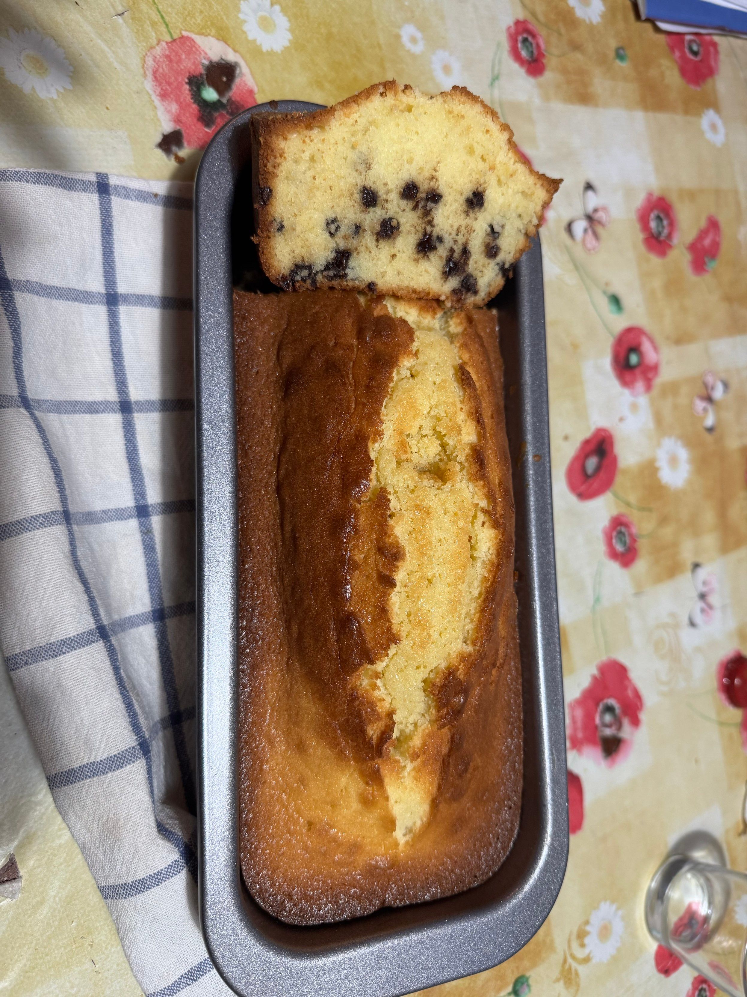 Plumcake fatto in casa con gocce di cioccolato 