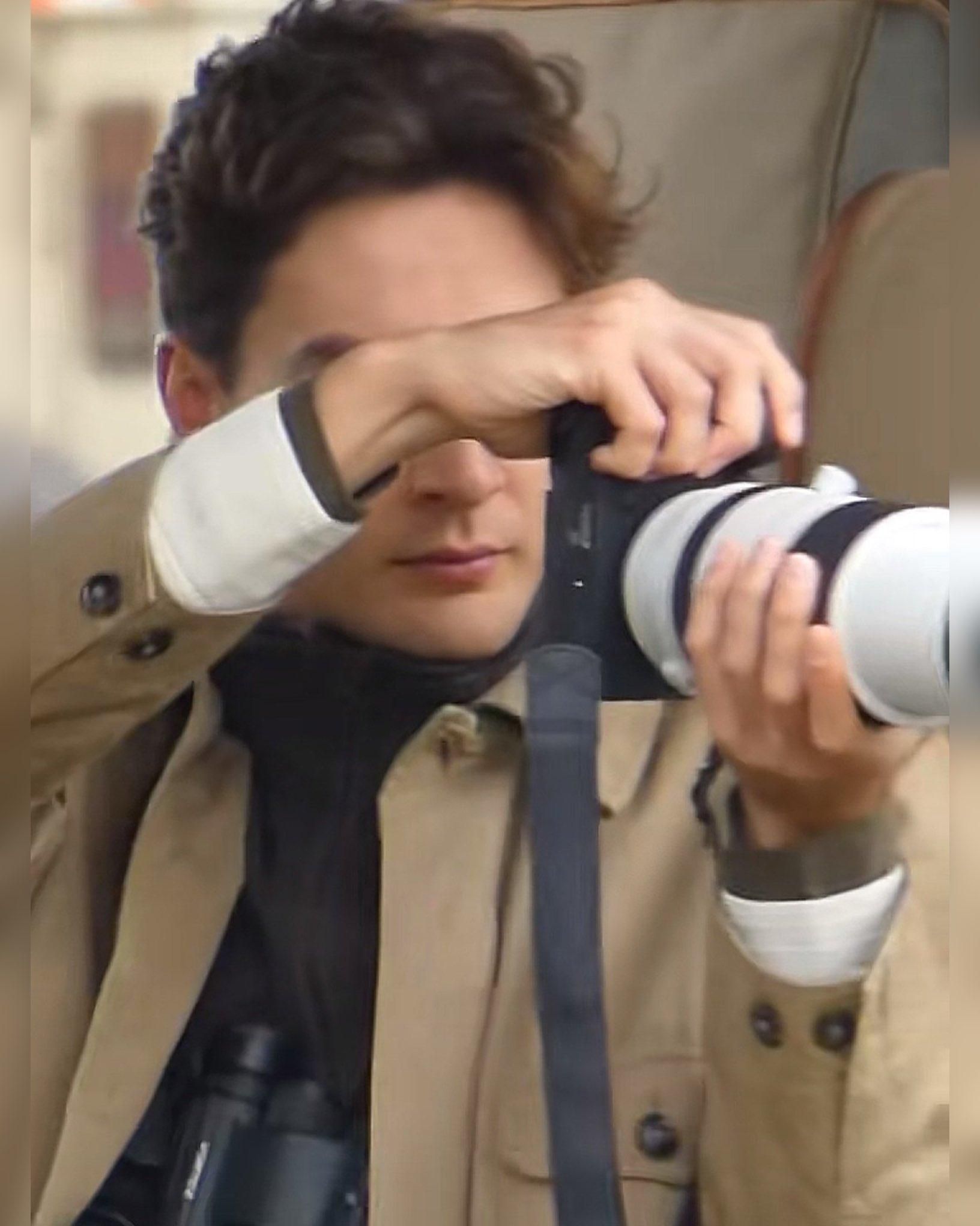 George Russell taking photographs in Maasai mara 