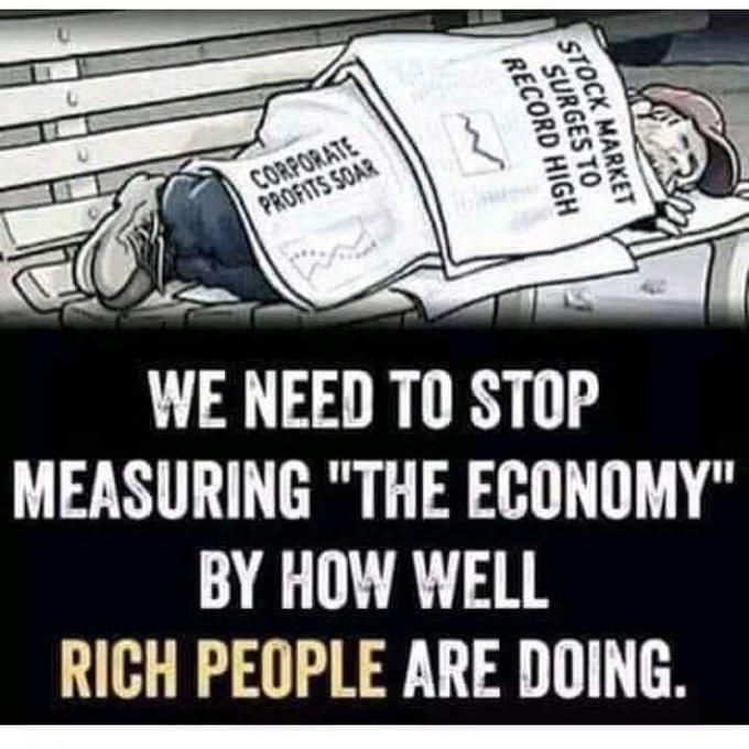 Obdachlose auf der Bank, we need to stop measuring the economy by how well rich people are doing