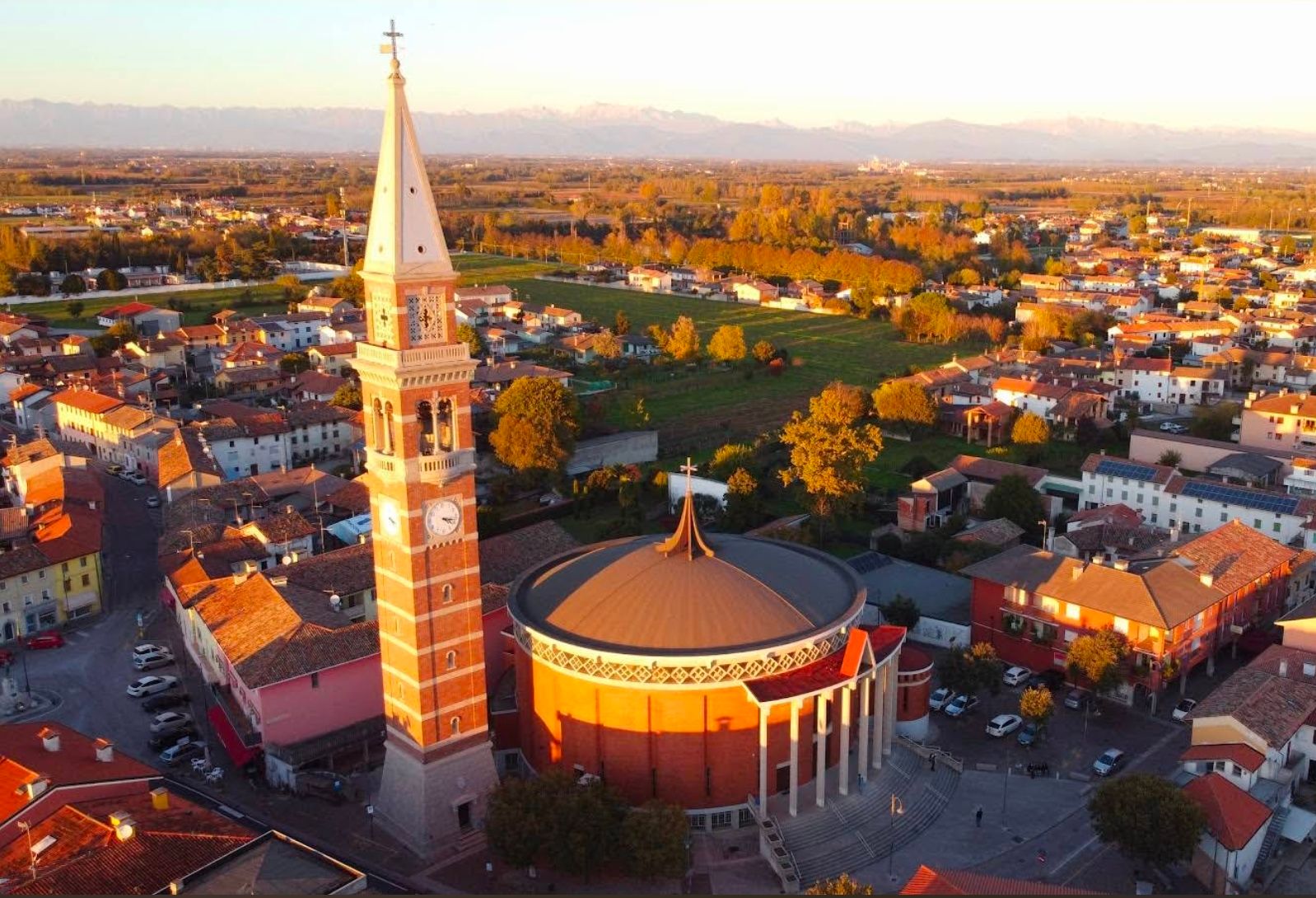 Chiesa di Gonars (UD) vista dall'alto