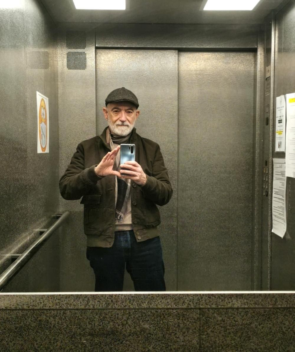 Autoscatto dello scrivente in ascensore.